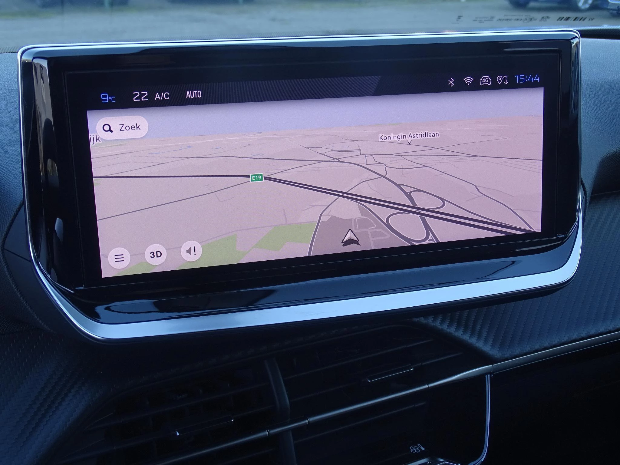 Peugeot 2008 1.2 HYBRID 145 e-DSC6 Allure