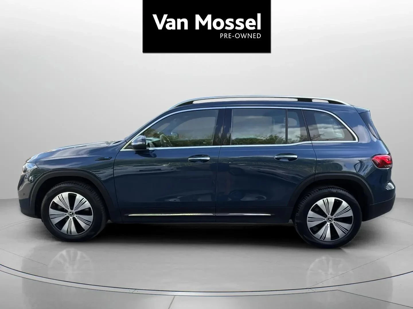 Mercedes-Benz-EQB-image-13