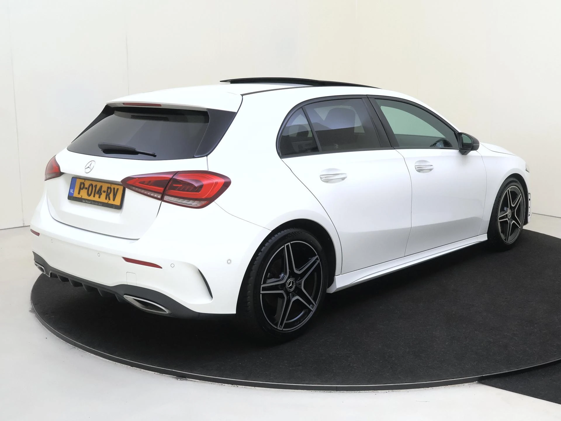 Mercedes-Benz-A-Klasse-image-3