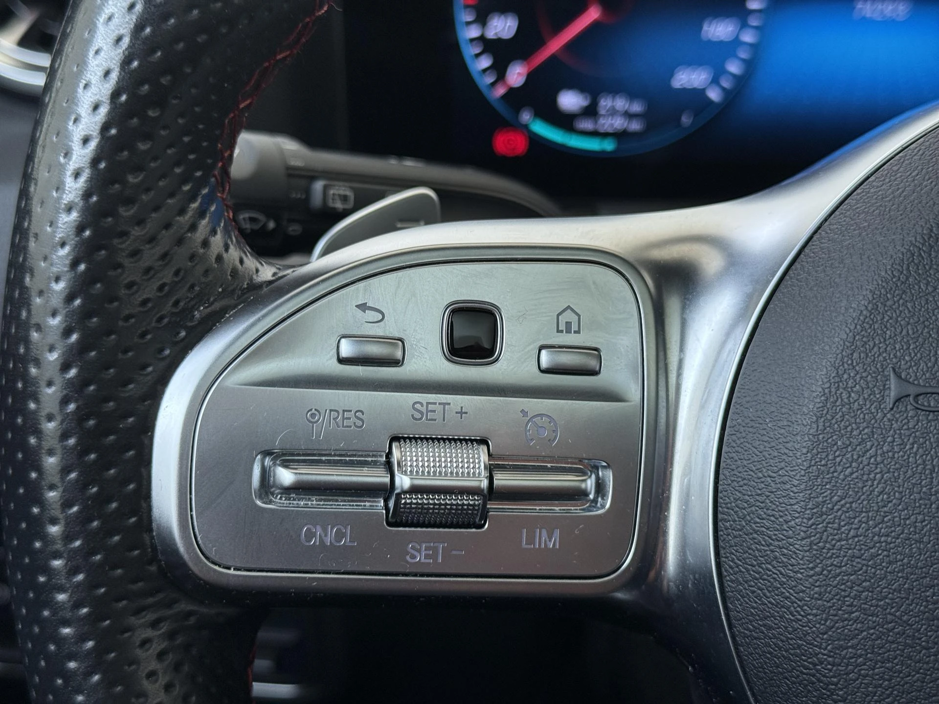 Mercedes-Benz-EQA-image-11