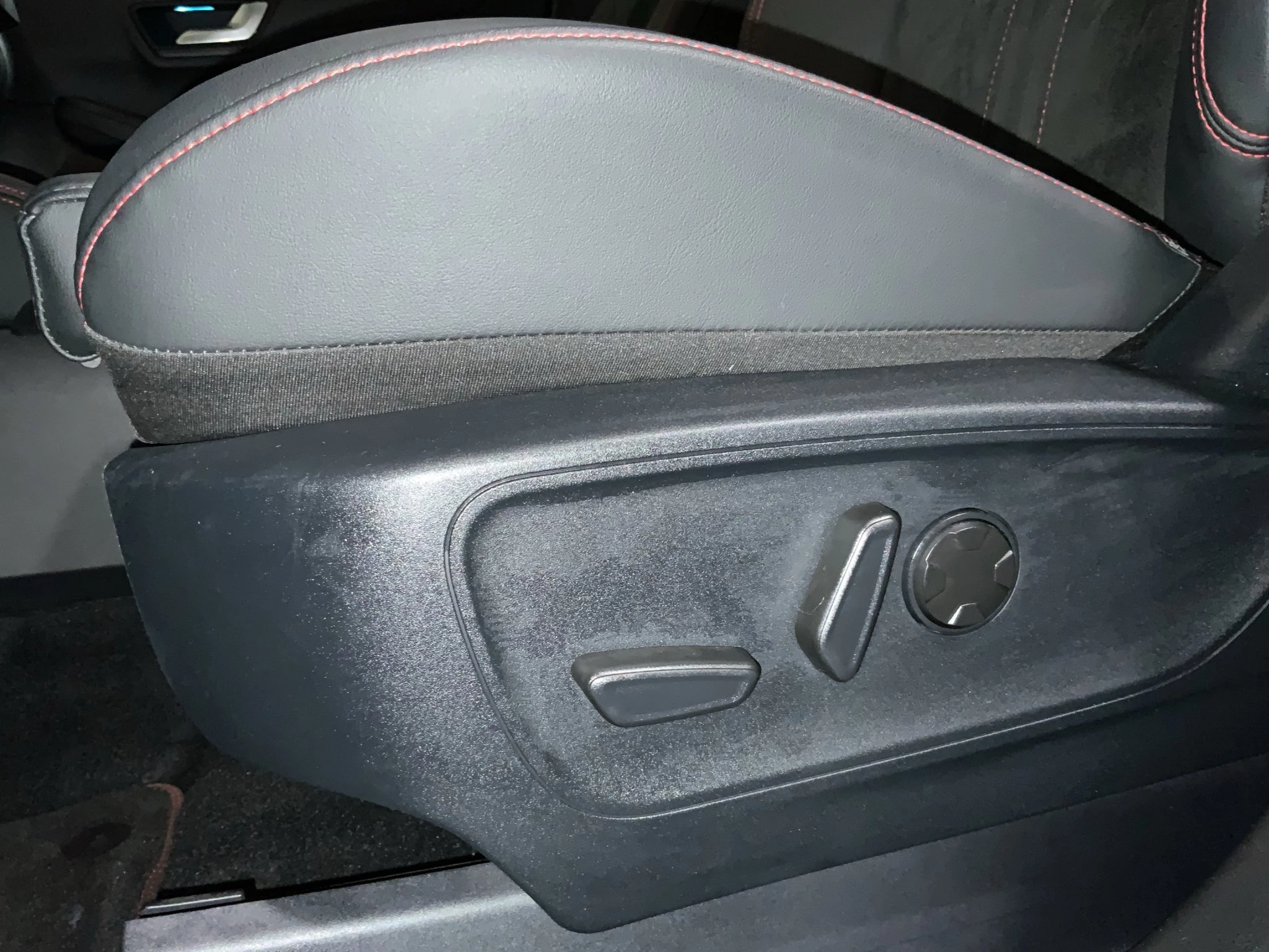 Ford Kuga ST-Line X Aut.*PANO*AHK*360GRAD*LED-MATRIX*NAVI*GRA*WINTER-PKT.