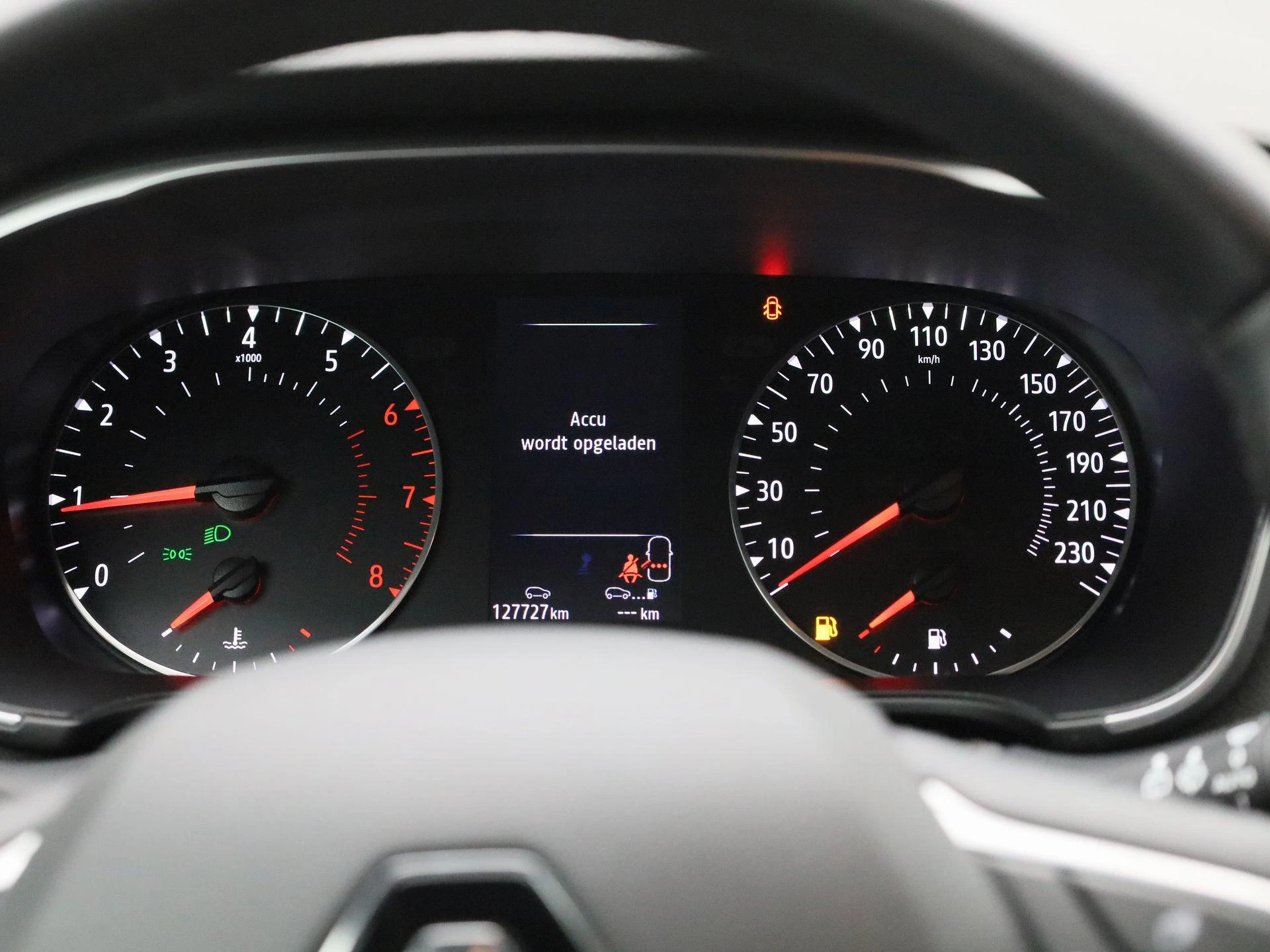 Renault-Mégane Estate-image-7