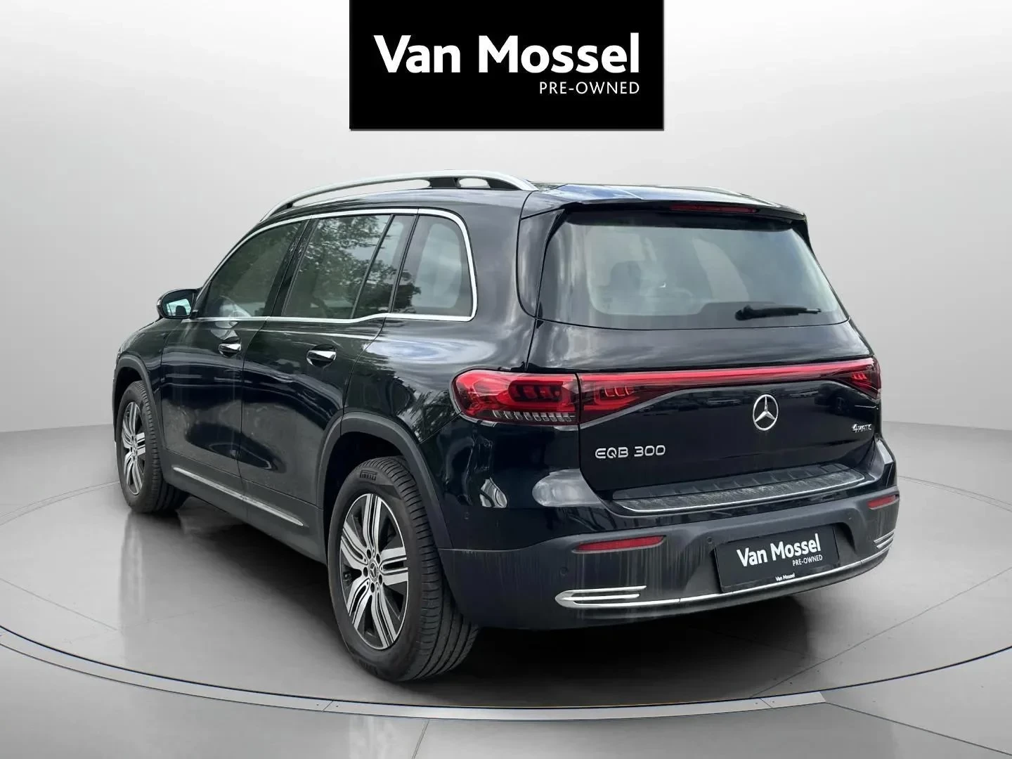 Mercedes-Benz-EQB-image-6