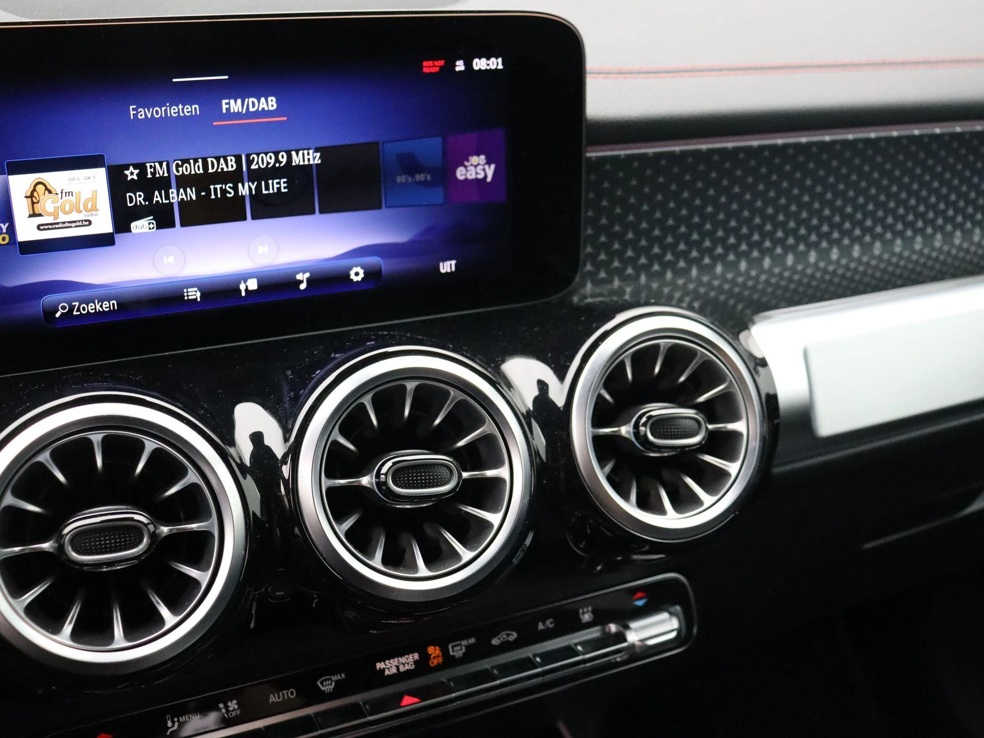 Mercedes-Benz EQB 250+ AMG LINE + HEAD UP + BURMESTER + CARPLAY +