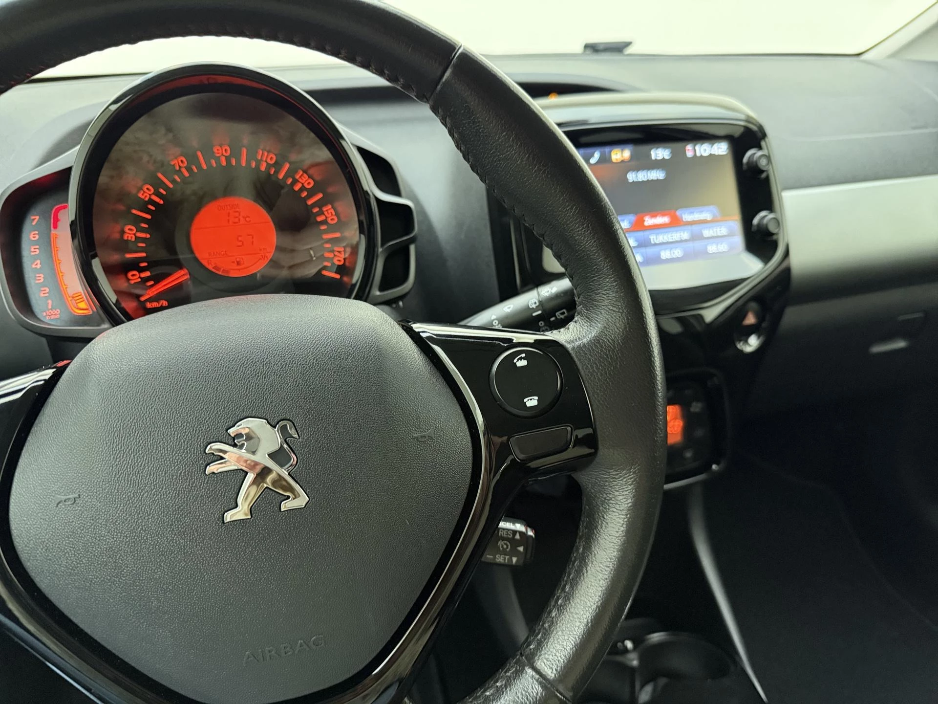 Peugeot 108 1.0 e-VTi Première
