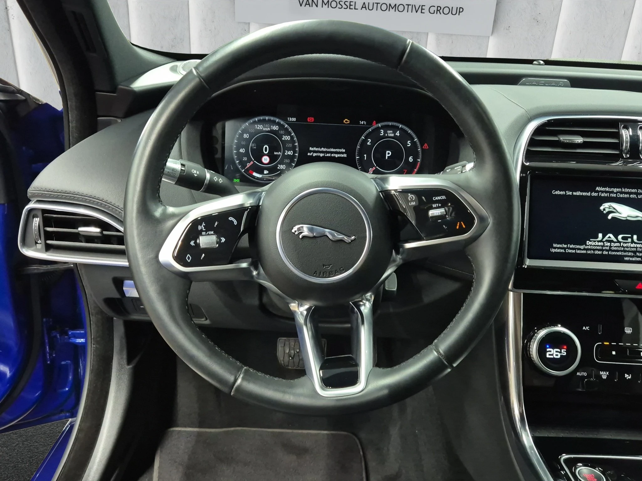 Jaguar-XE-image-12