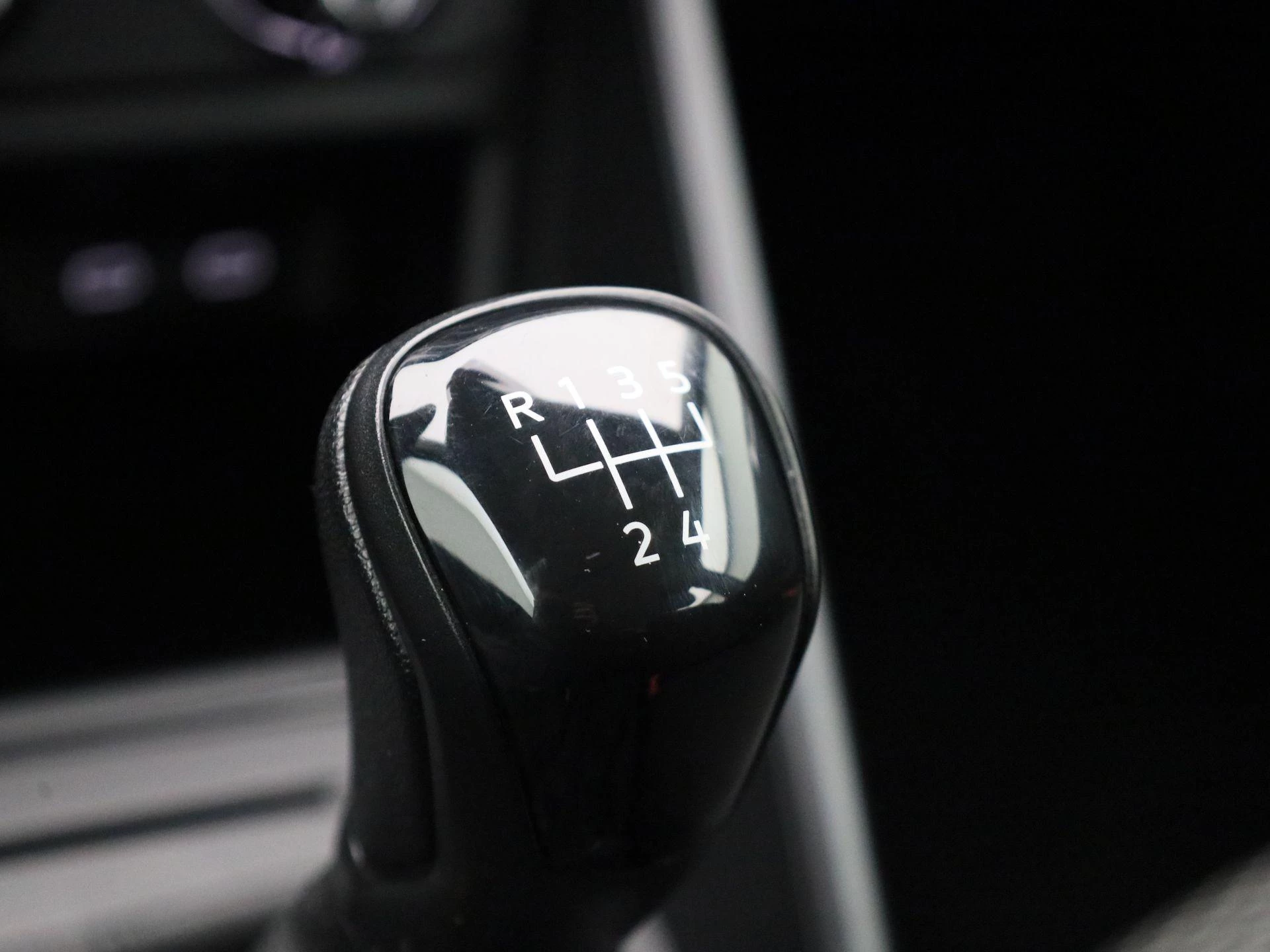 Volkswagen-Polo-image-23