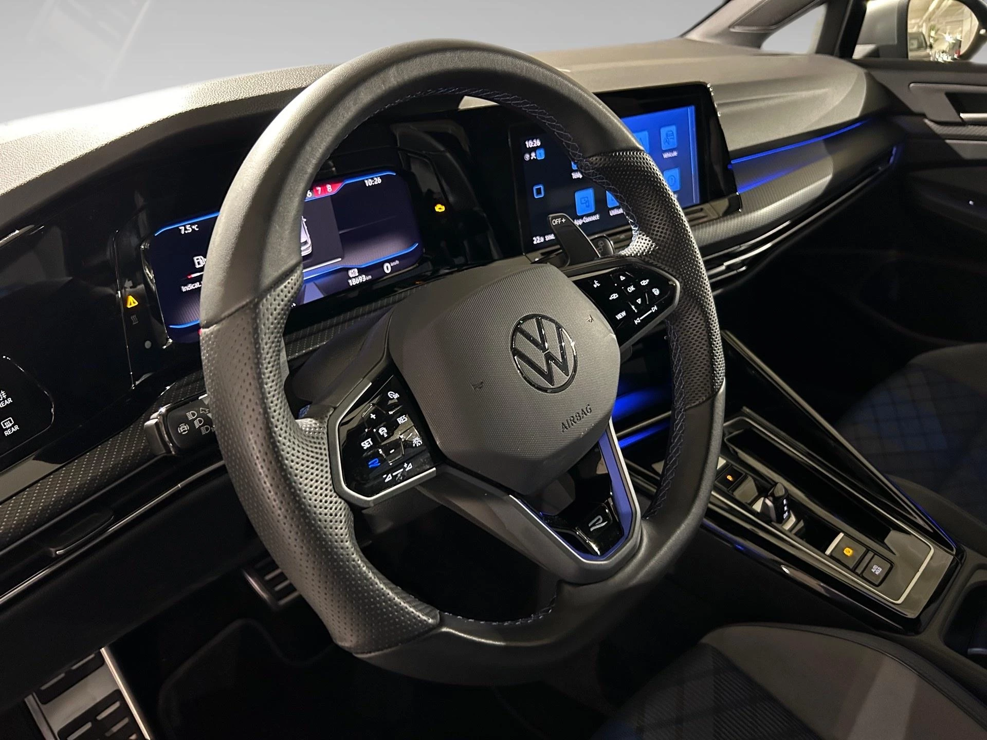 Volkswagen-Golf-image-7