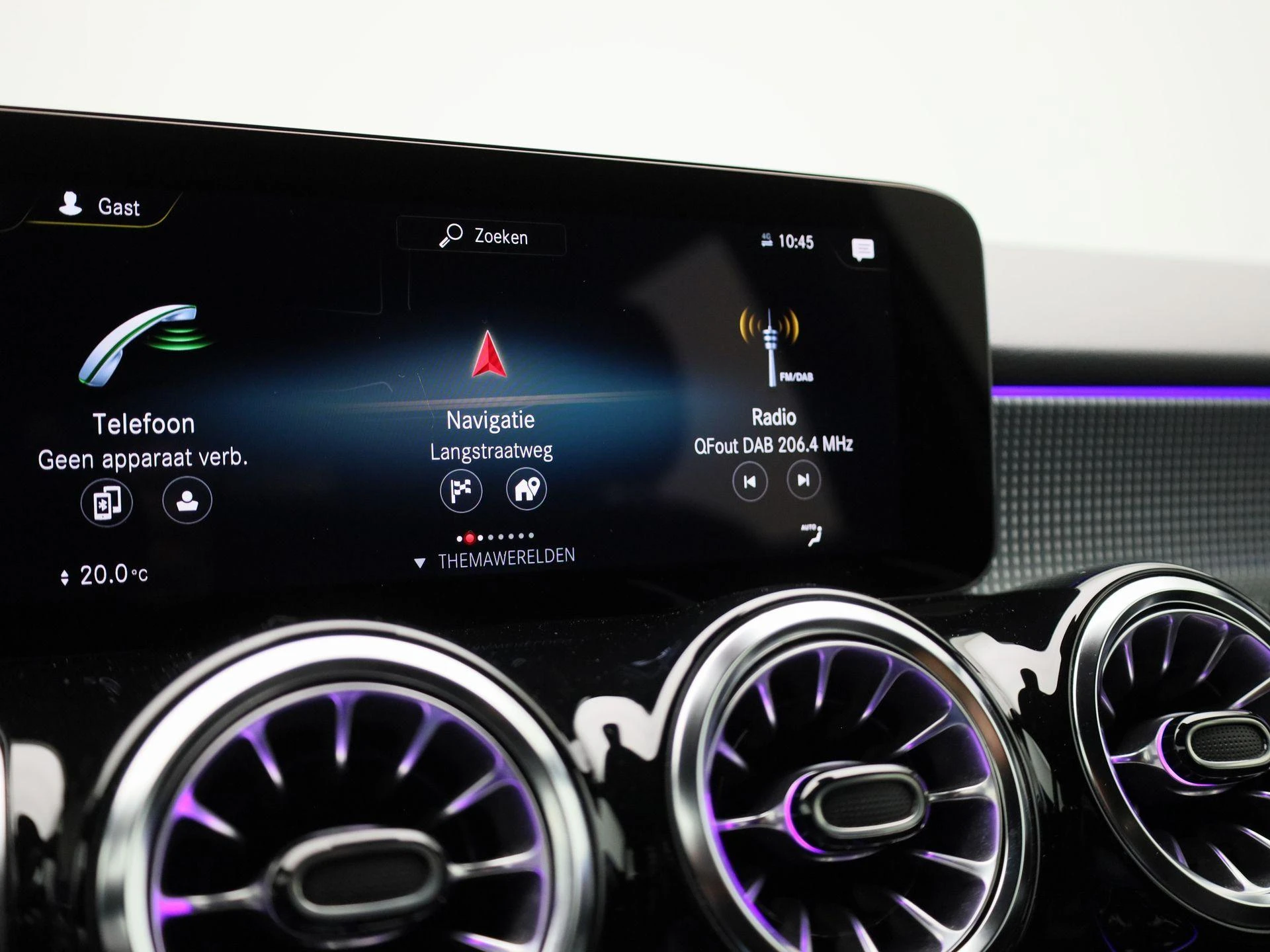 Mercedes-Benz-EQB-image-16