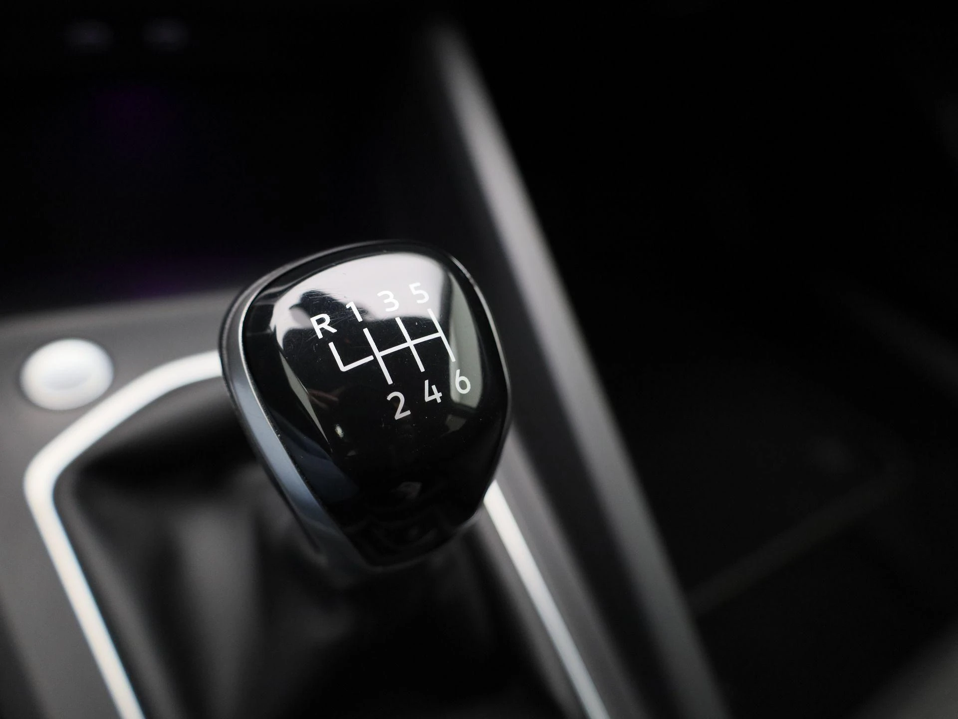 Volkswagen-Golf-image-27