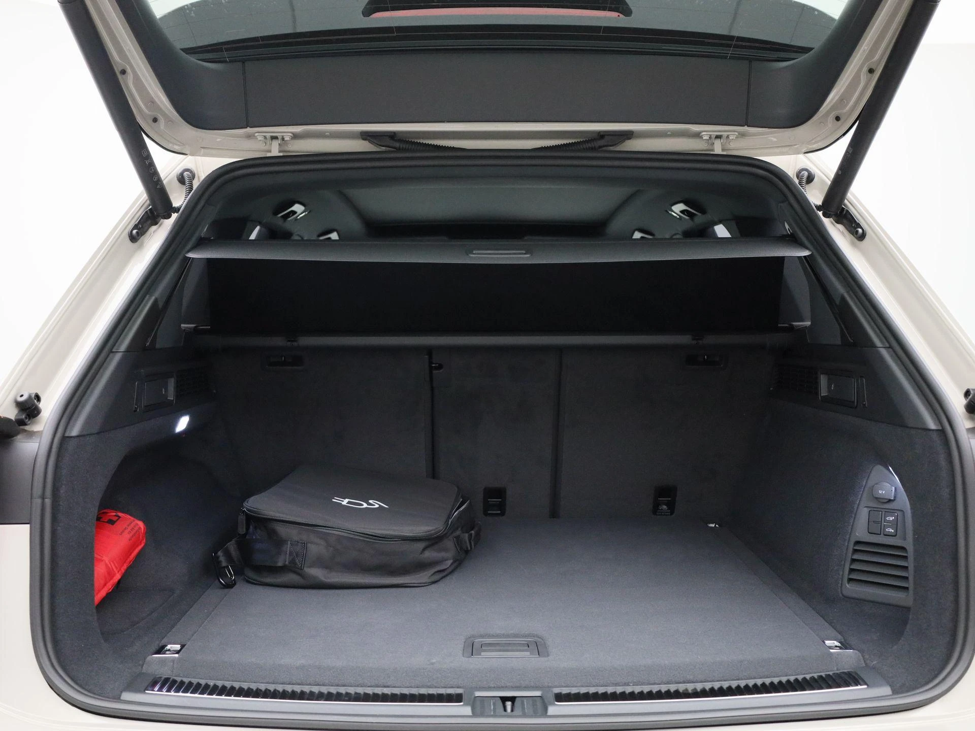 Volkswagen-Touareg-image-13