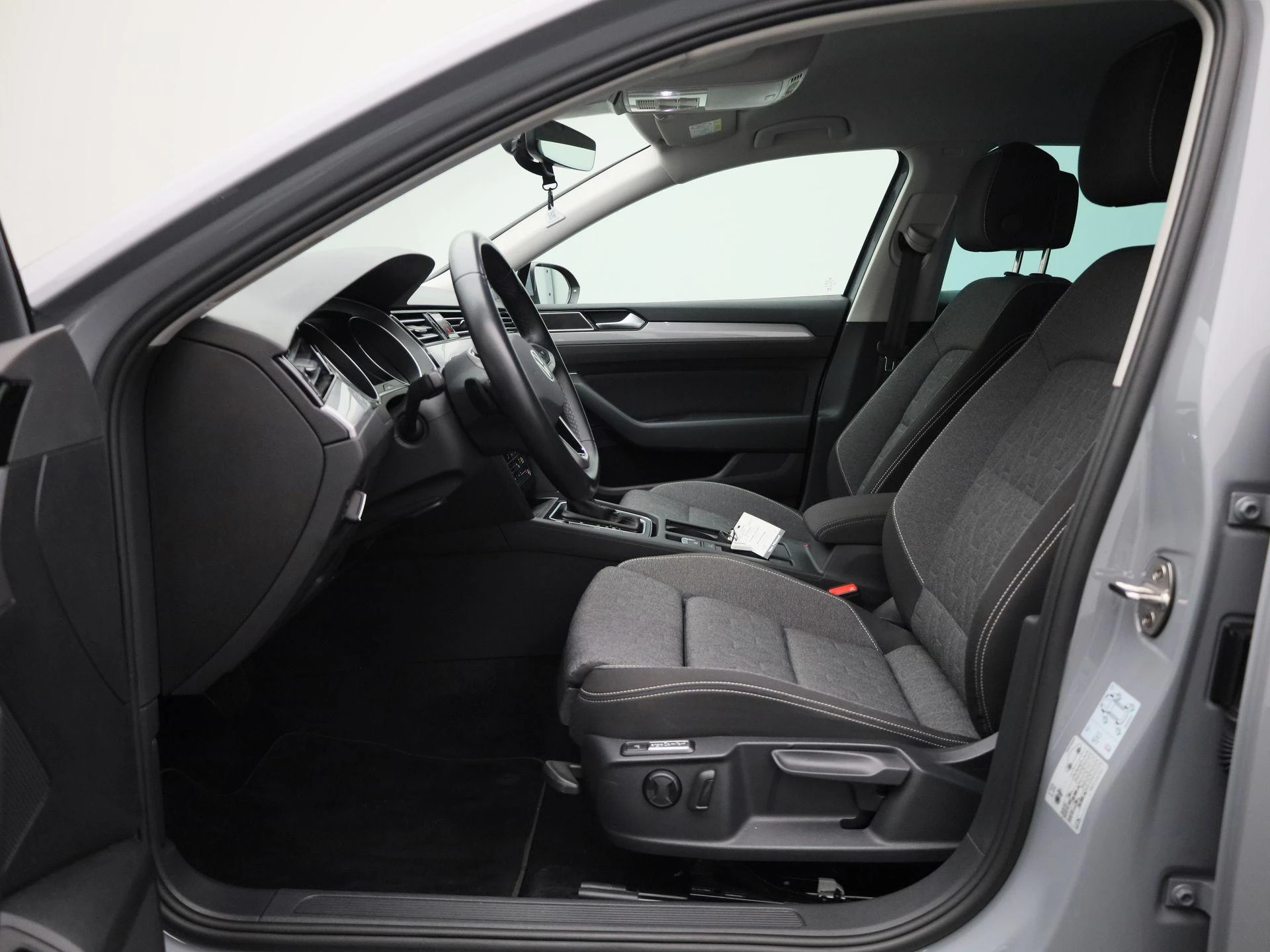 Volkswagen-Passat-image-10