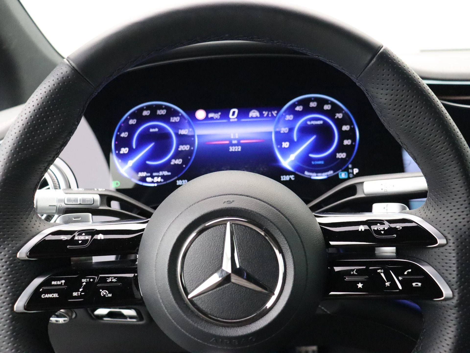 Mercedes-Benz-EQS-image-11