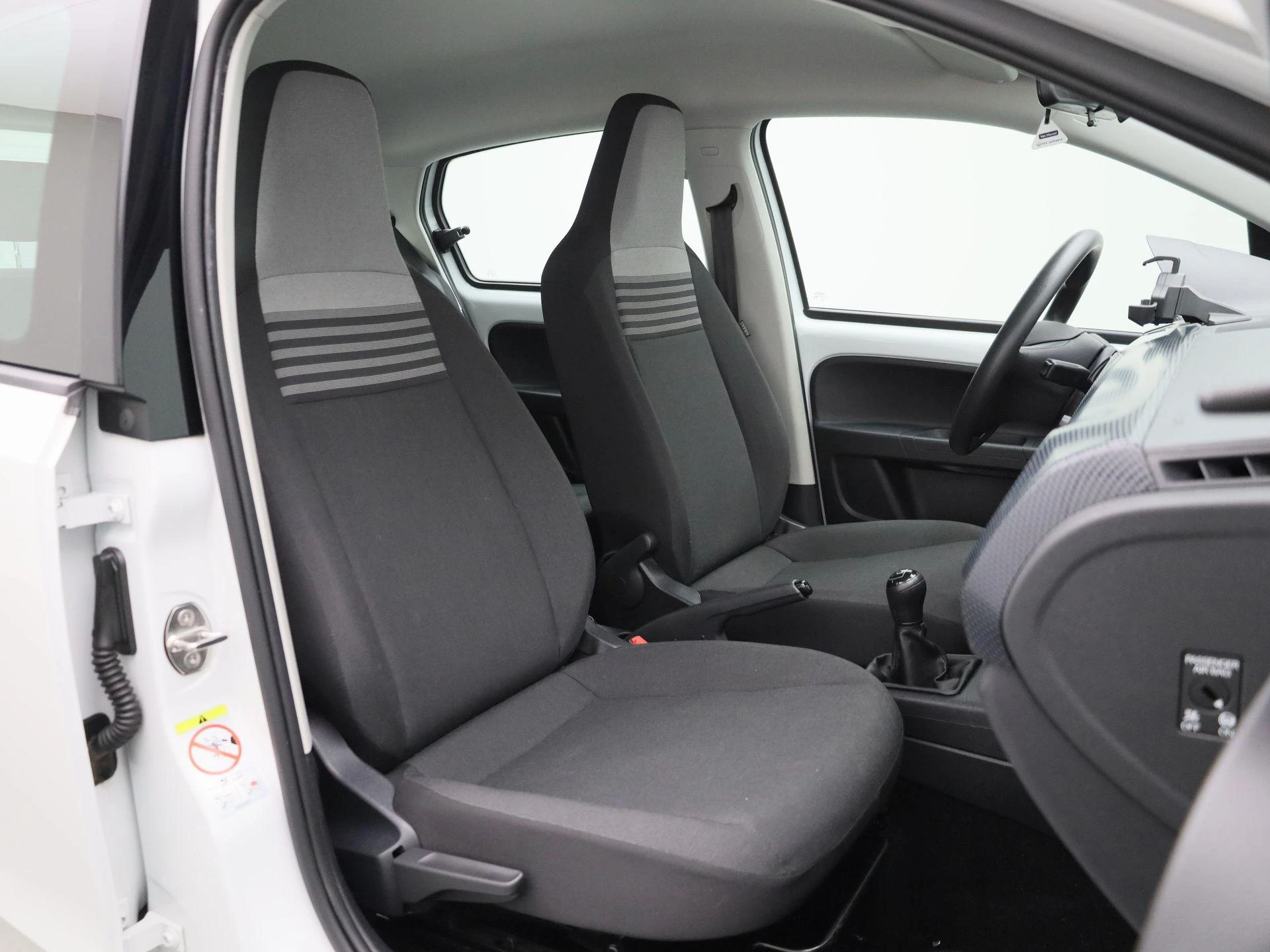 Volkswagen-up!-image-22