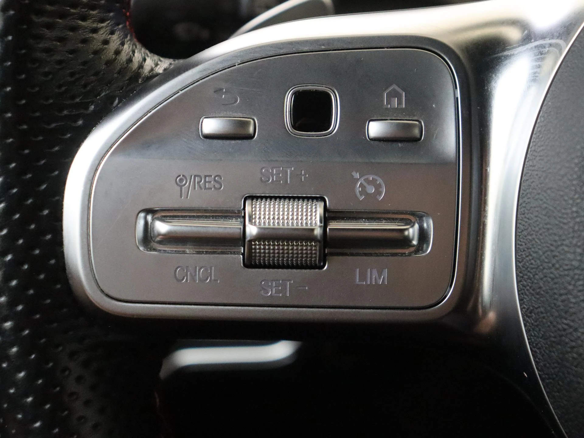 Mercedes-Benz-A-Klasse-image-12