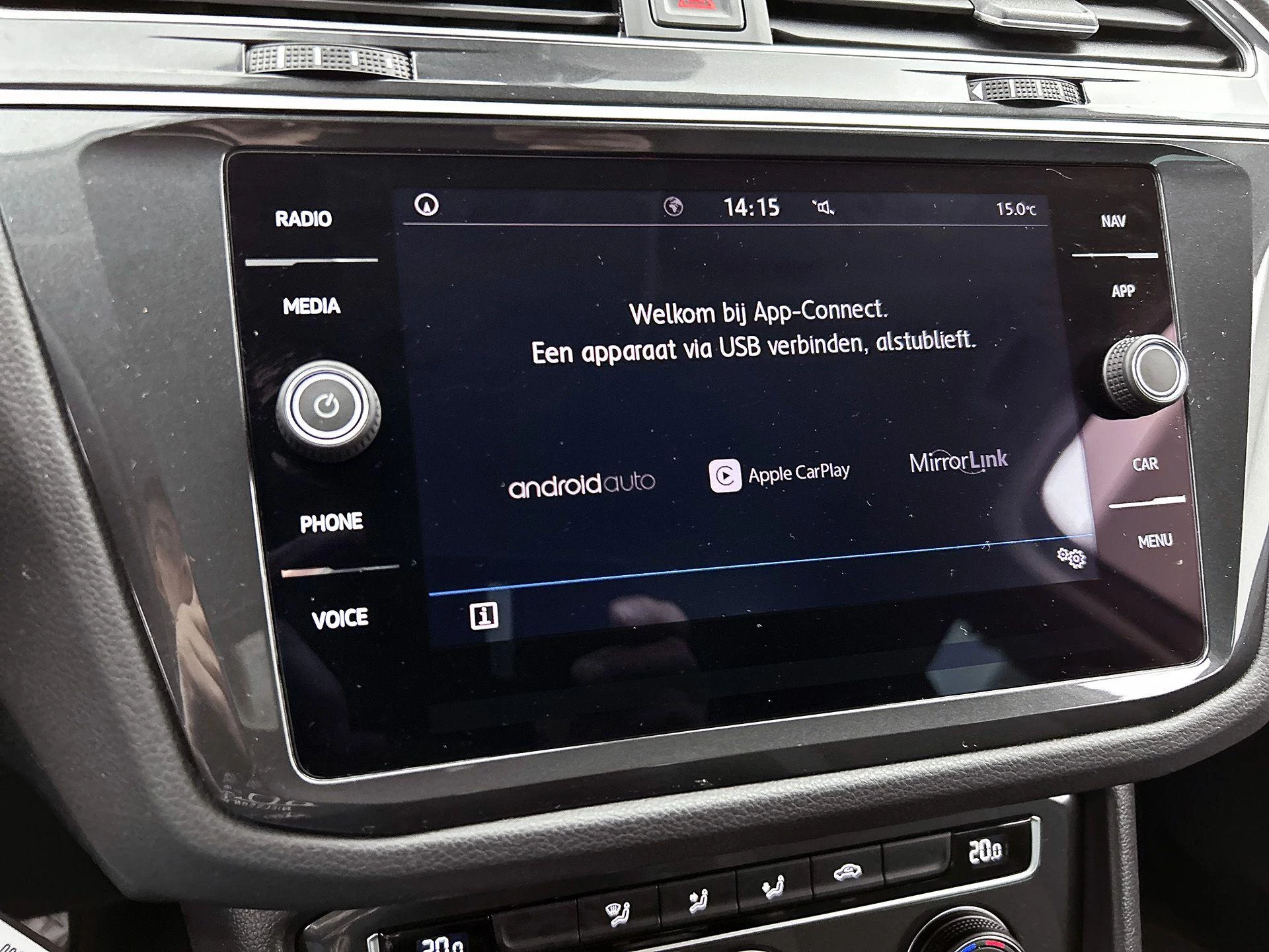 Volkswagen-Tiguan-image-11