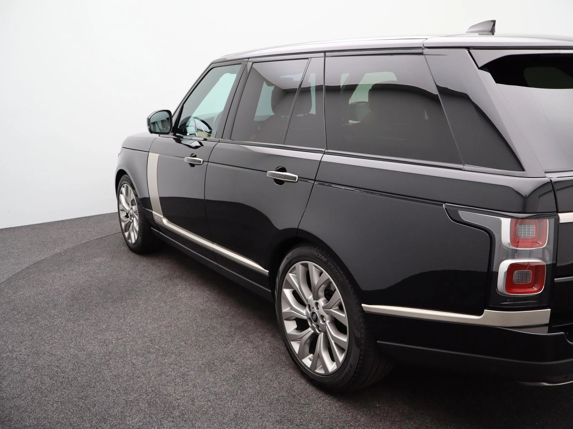 Land Rover Range Rover P400e Fifty