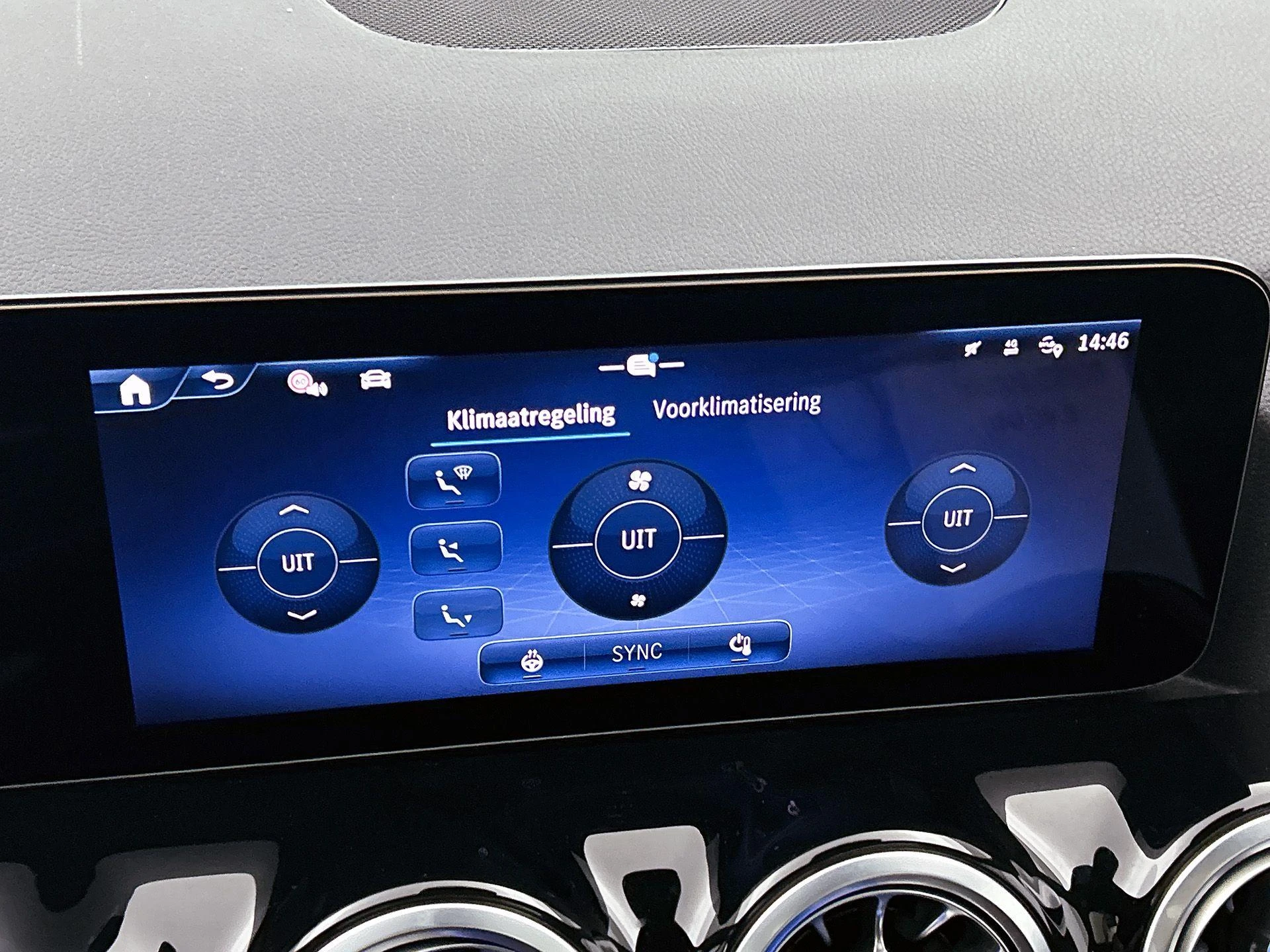 Mercedes-Benz-GLA-image-16
