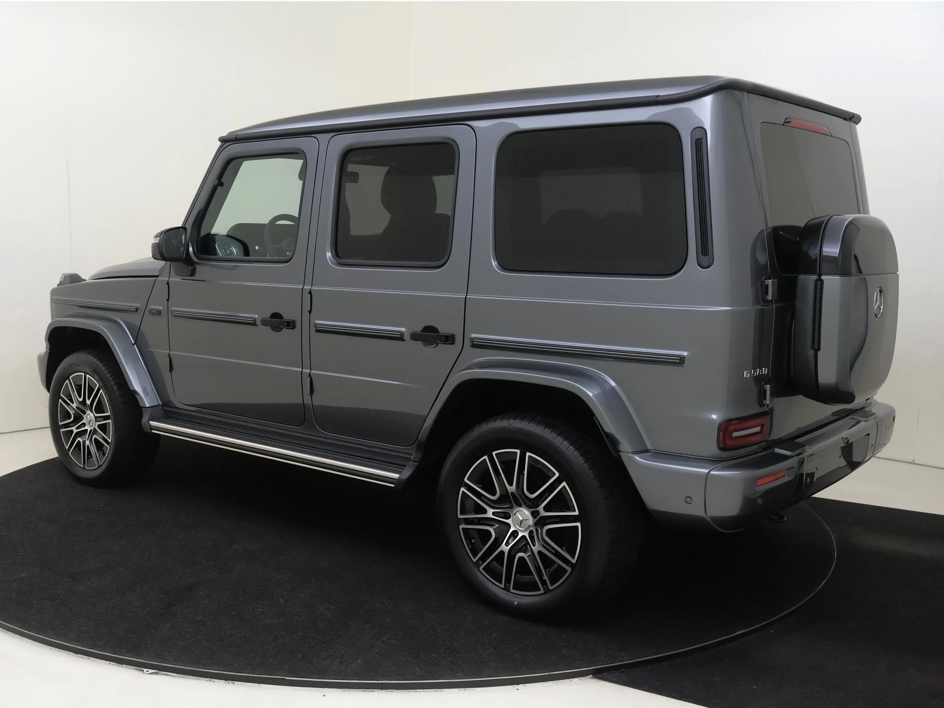Mercedes-Benz-G-Klasse-image-2