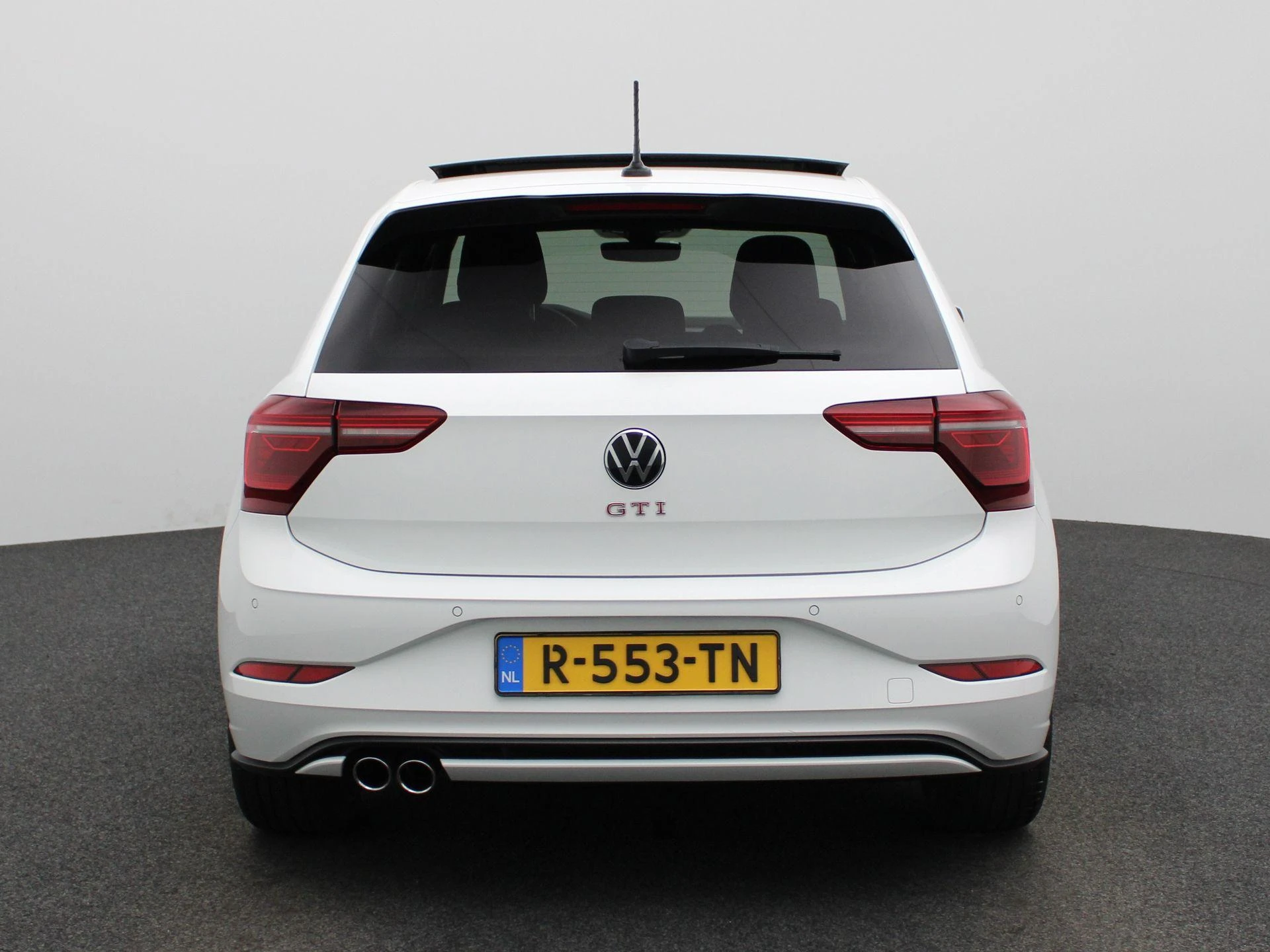 Volkswagen-Polo-image-4