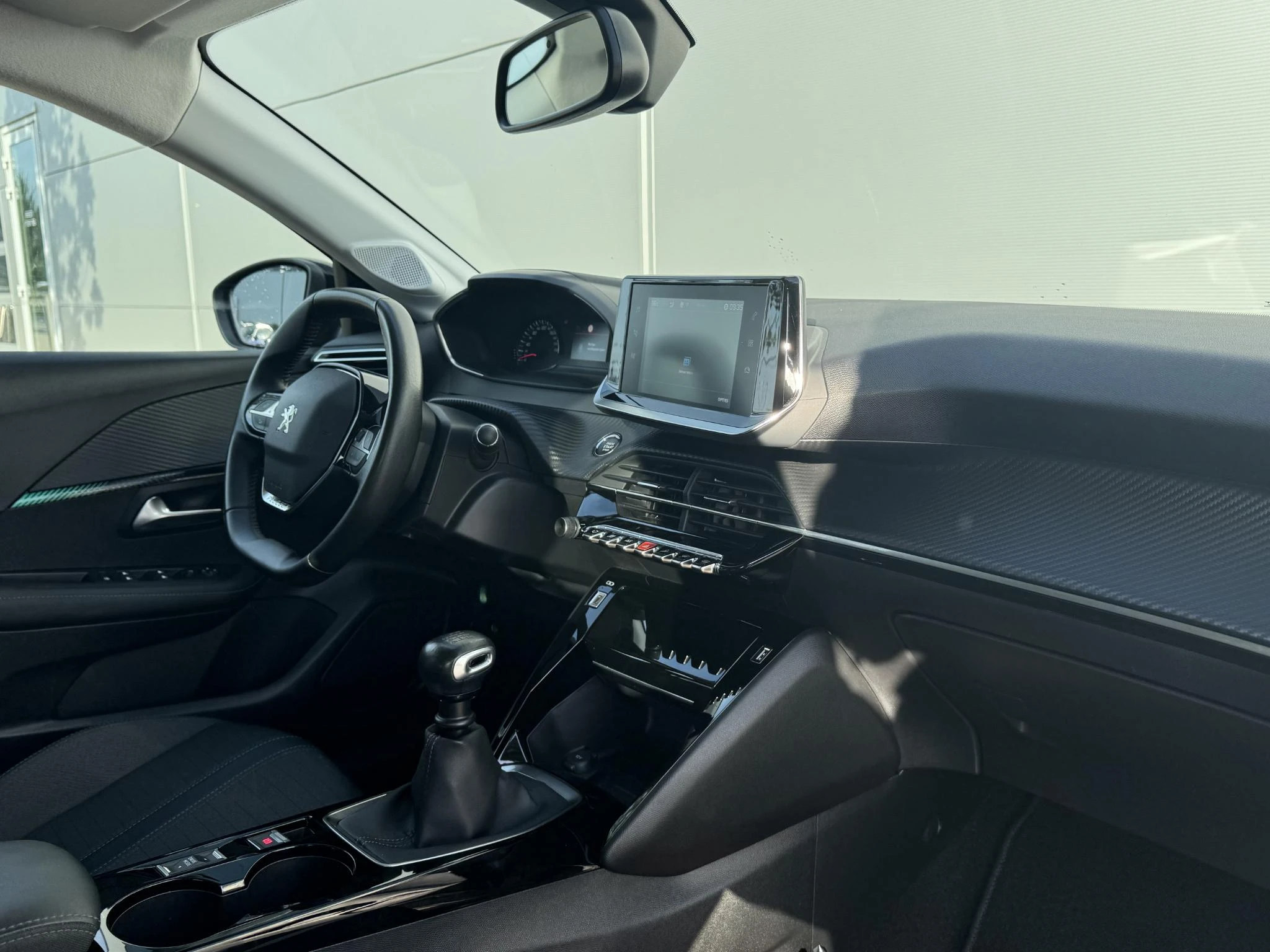 Peugeot-208-image-25