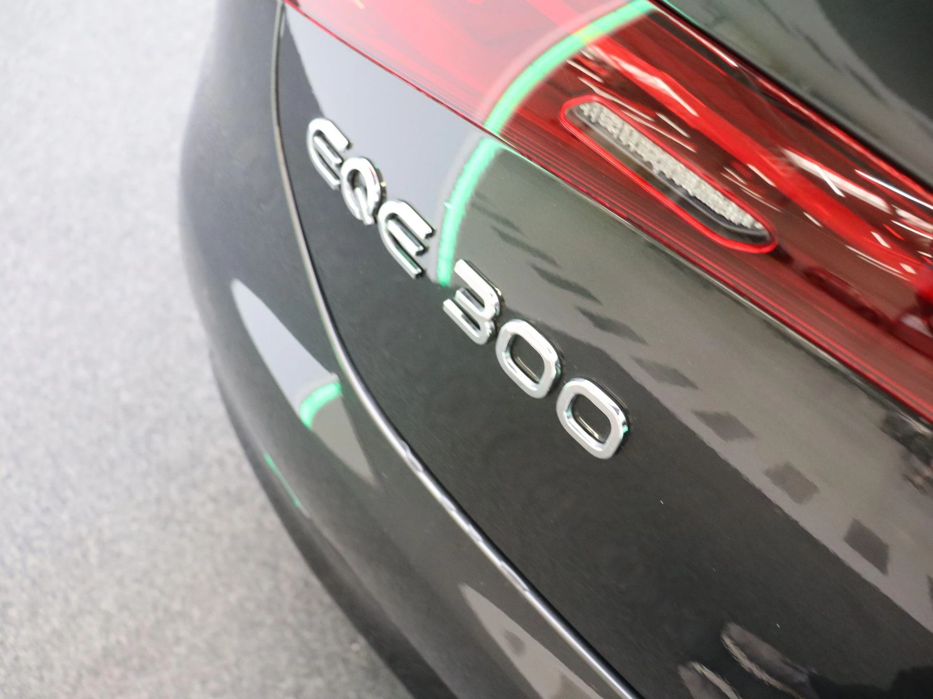 Mercedes-Benz EQE 300 AMG Line + AIRMATIC + LEDER + PANORAMISCH DAK +