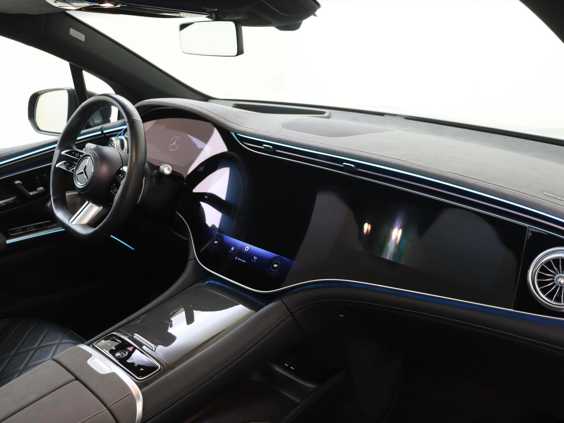 Mercedes-Benz-EQS-image-4