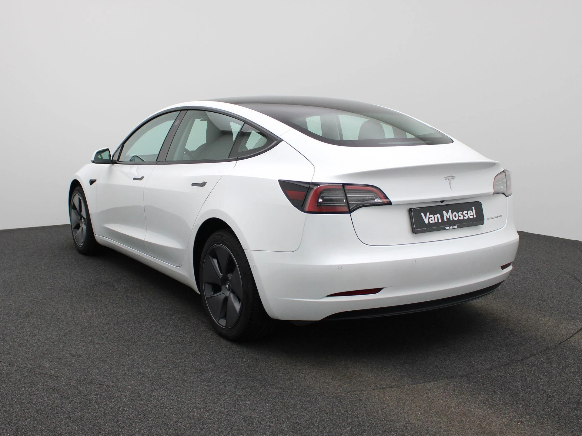 Tesla-Model 3-image-1
