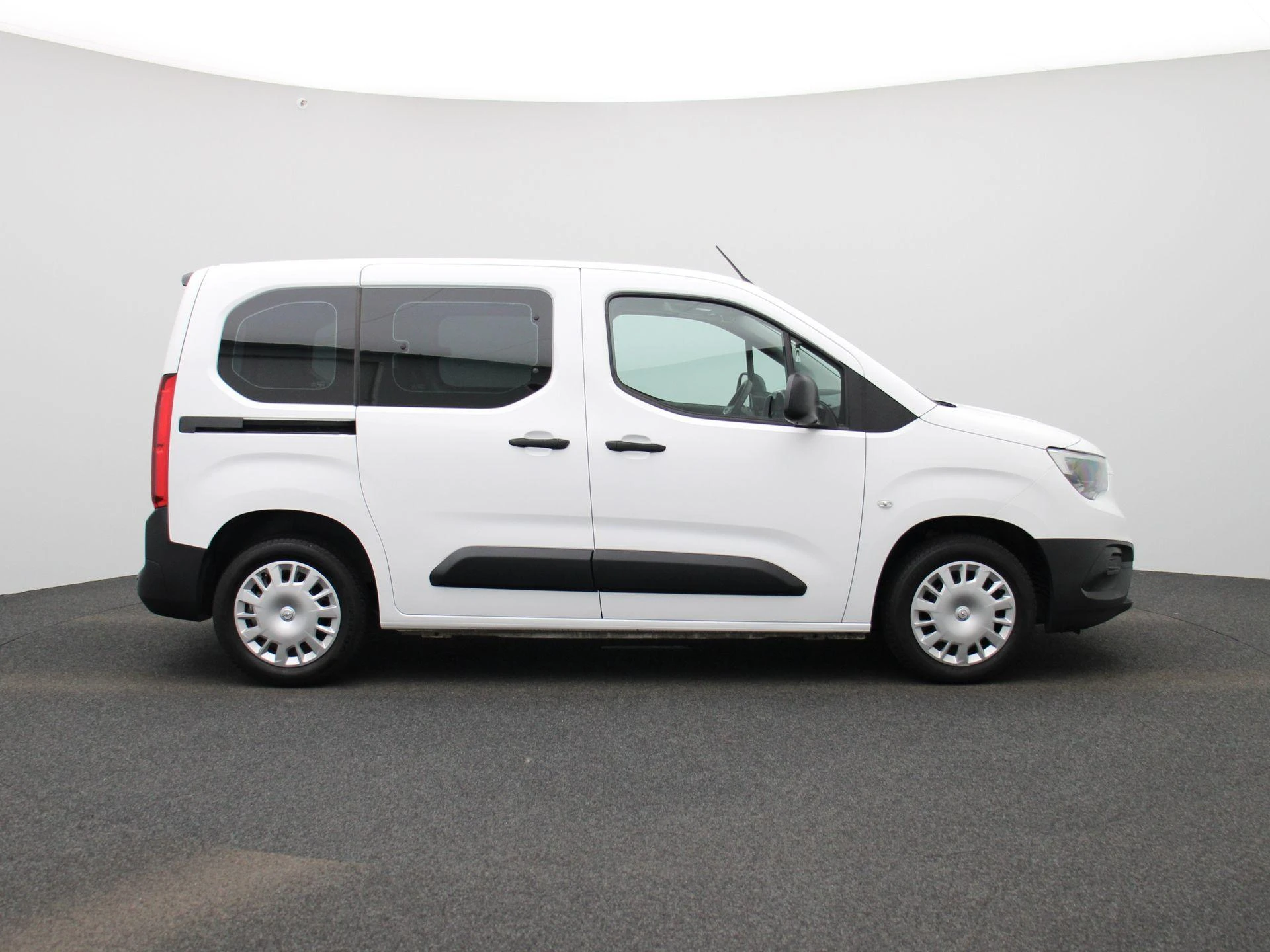 Opel-Combo Life-image-5