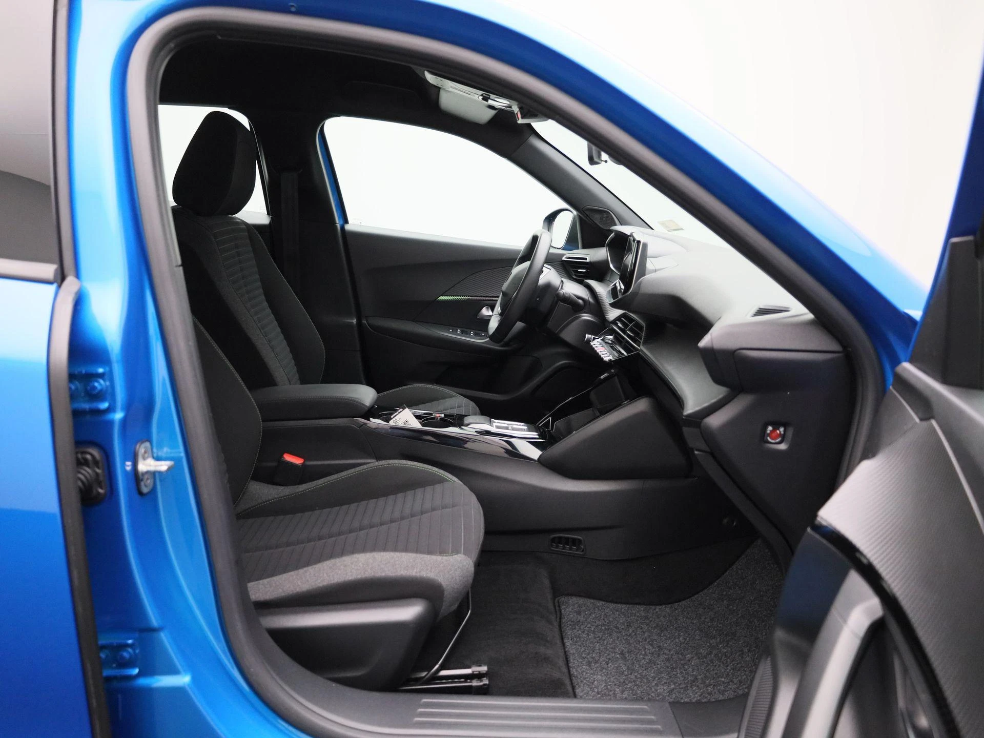 Peugeot-e-2008-image-32