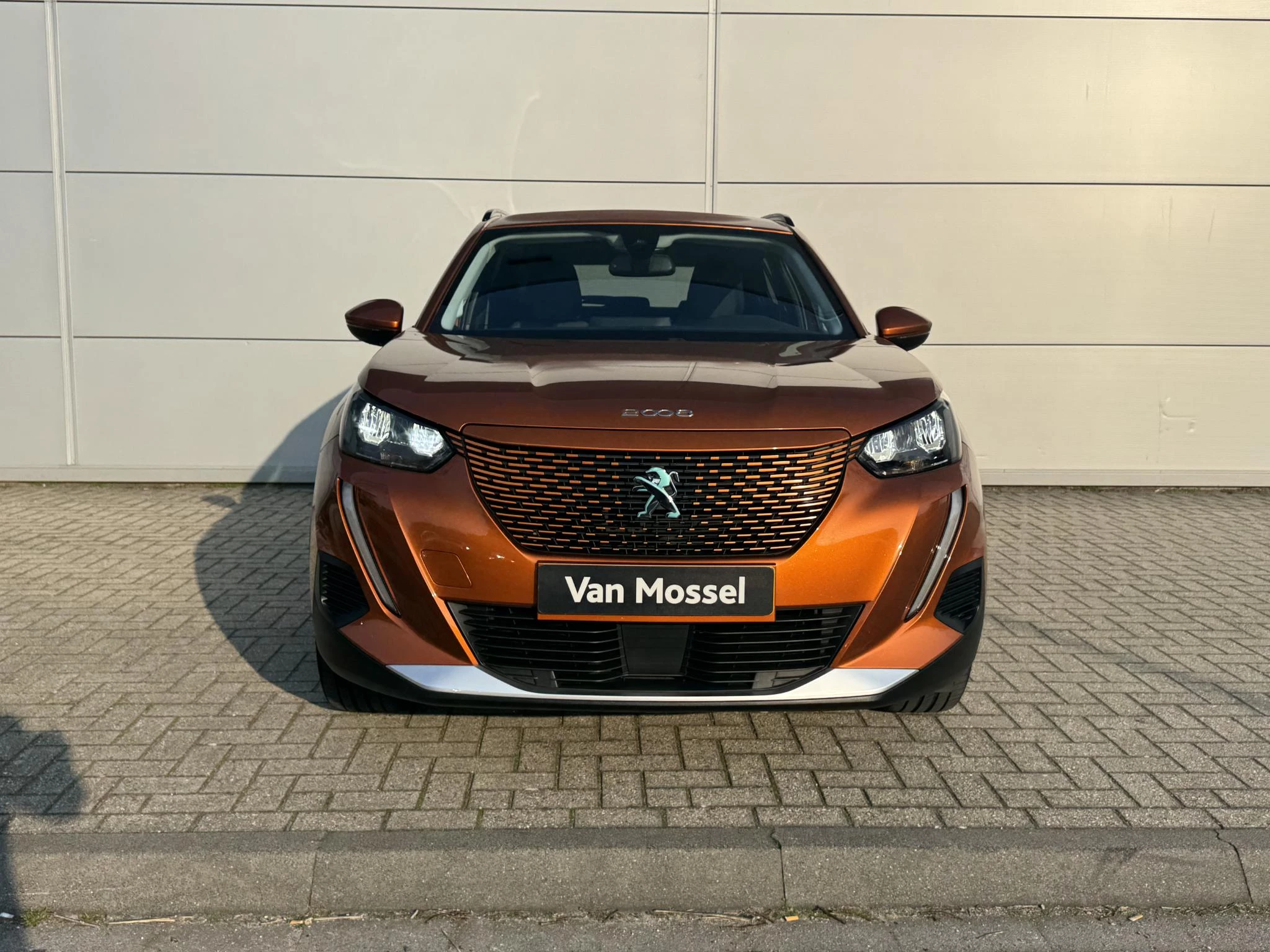 Peugeot-e-2008-image-8