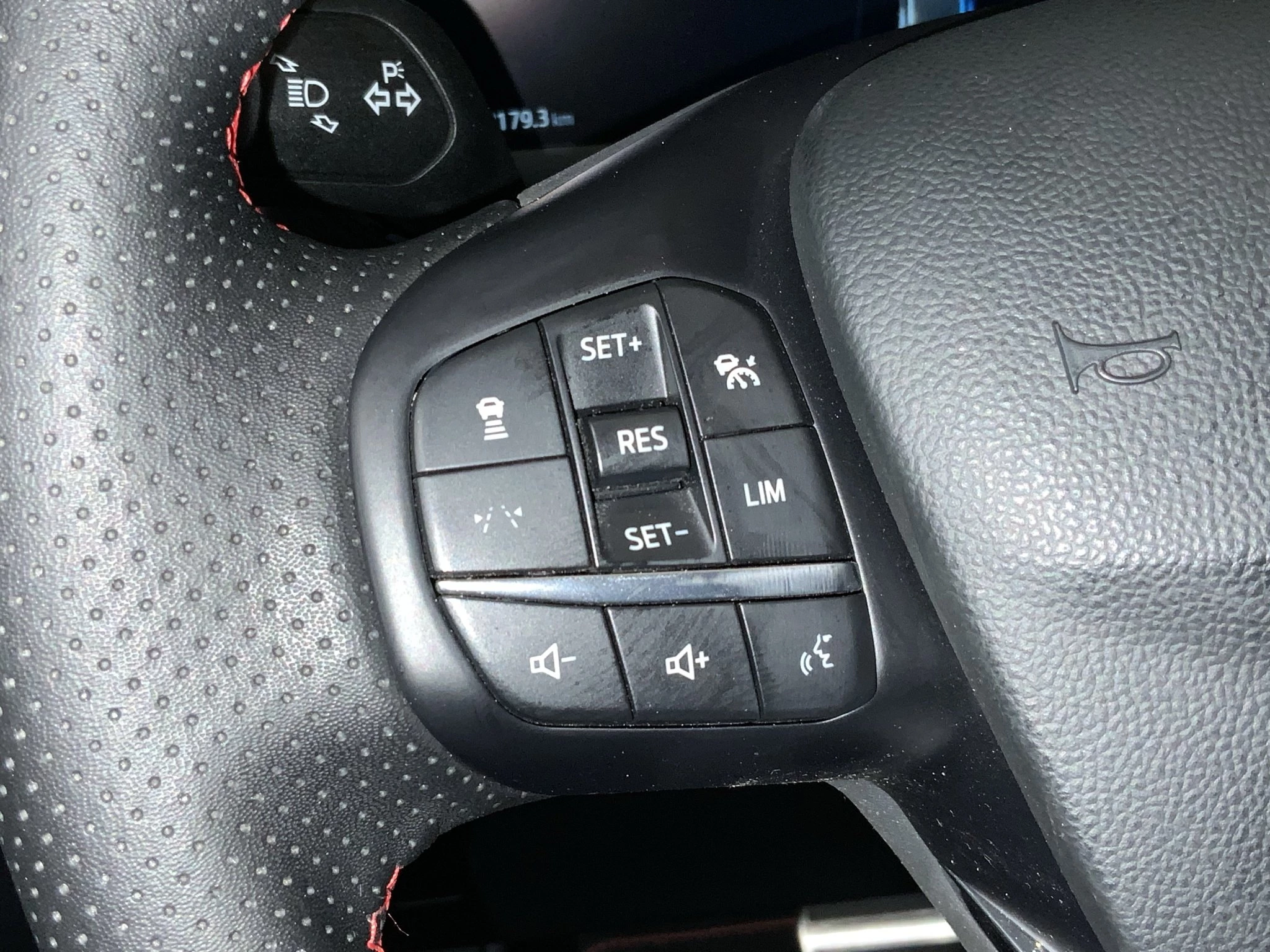 Ford Kuga ST-Line X Aut.*PANO*AHK*360GRAD*LED-MATRIX*NAVI*GRA*WINTER-PKT.