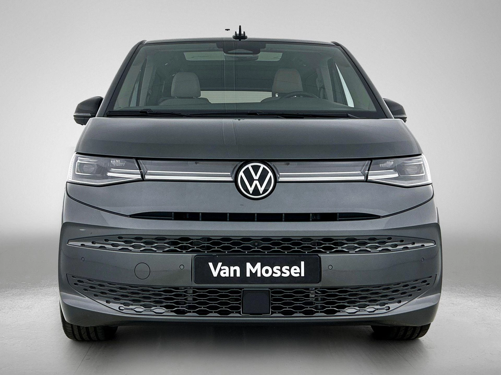 Volkswagen-Multivan-image-4