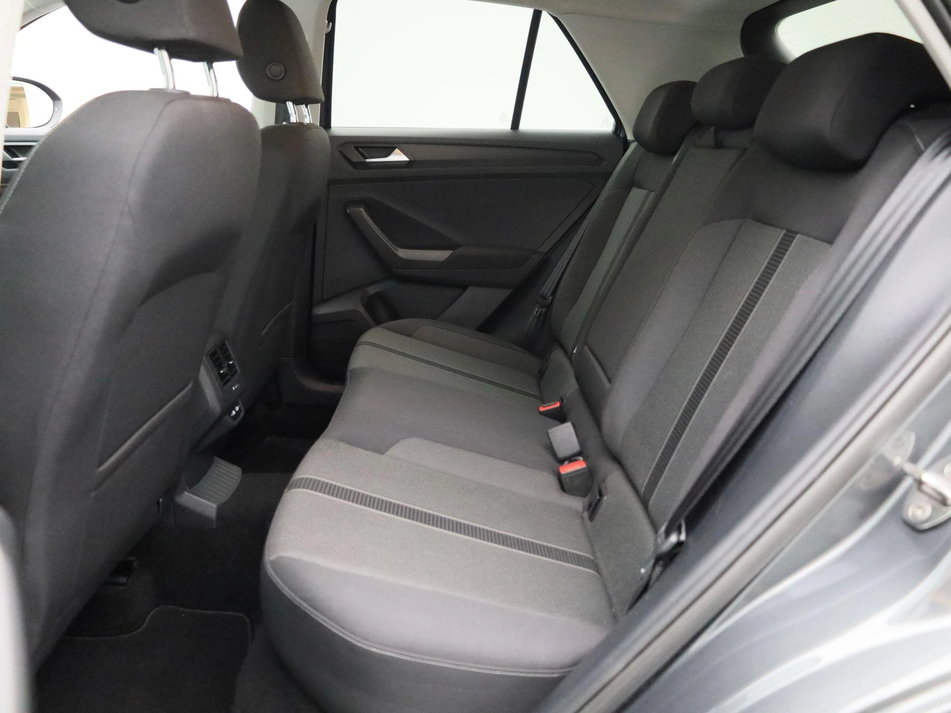 Volkswagen-T-Roc-image-10
