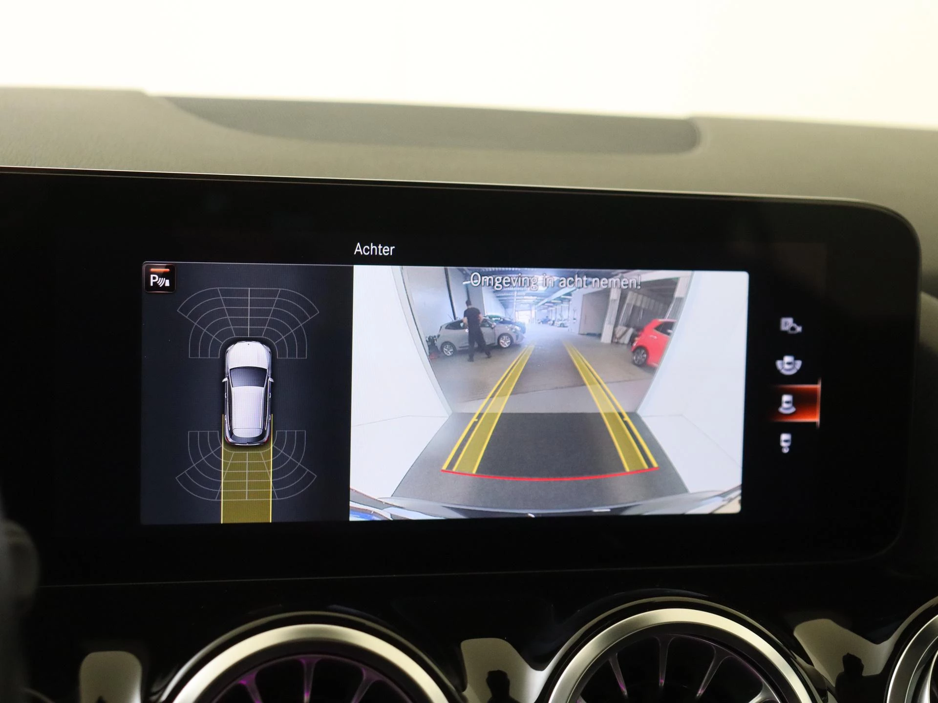 Mercedes-Benz-GLA-image-18
