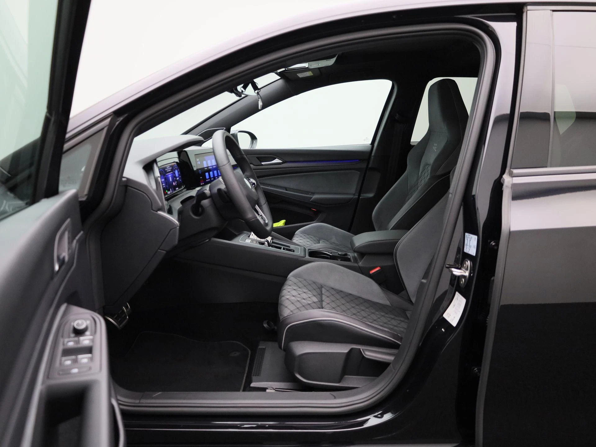 Volkswagen-Golf-image-8