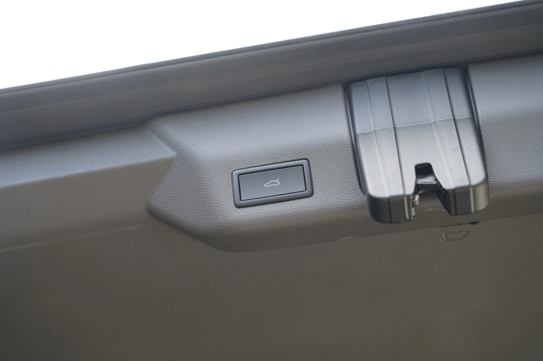 Volkswagen-Multivan-image-32
