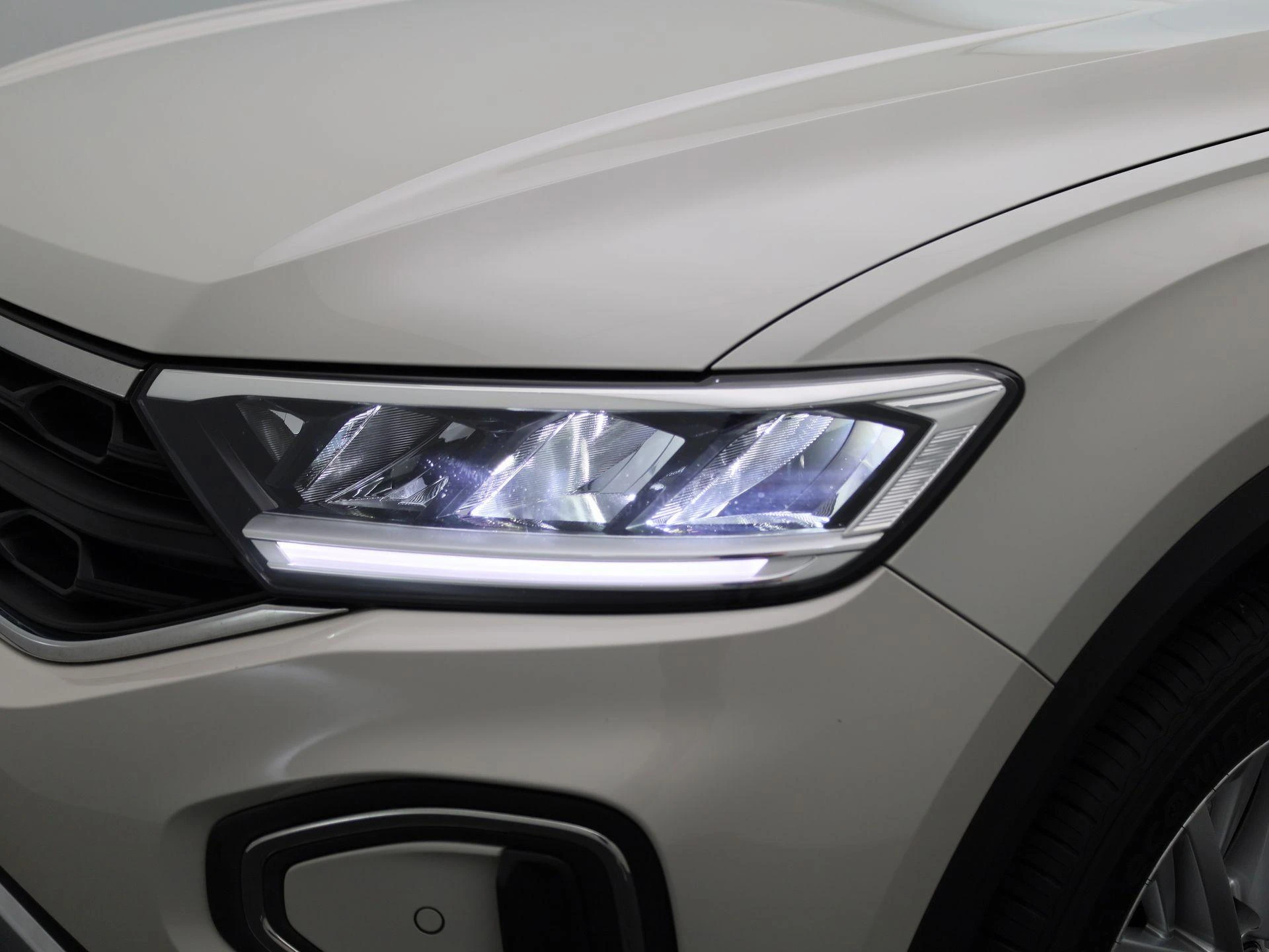 Volkswagen-T-Roc-image-14