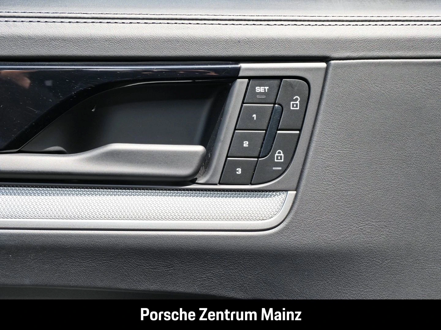 Porsche Cayenne E-Hybrid InnoDrive Head-Up Luftfederung -