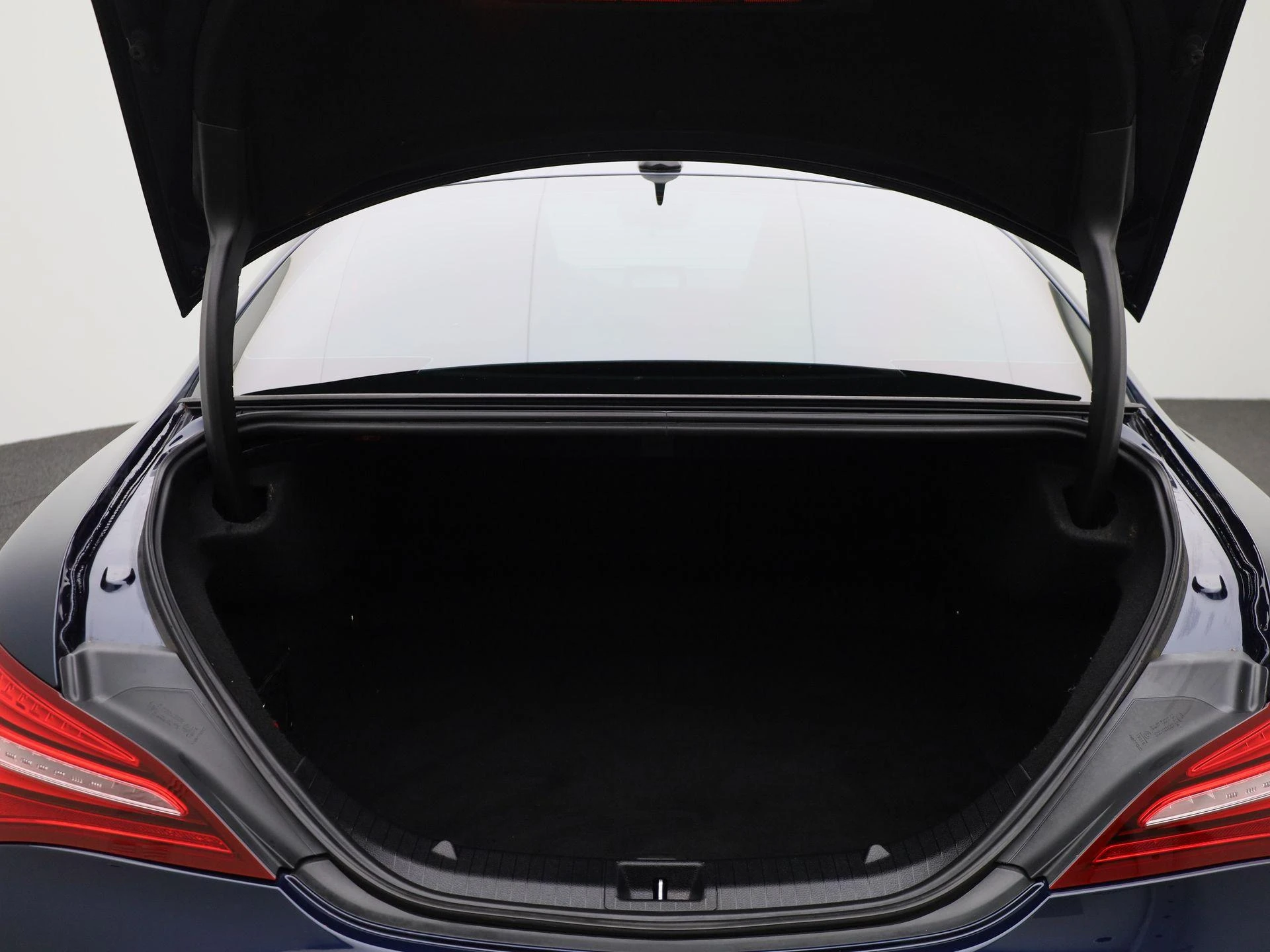 Mercedes-Benz-CLA-image-14