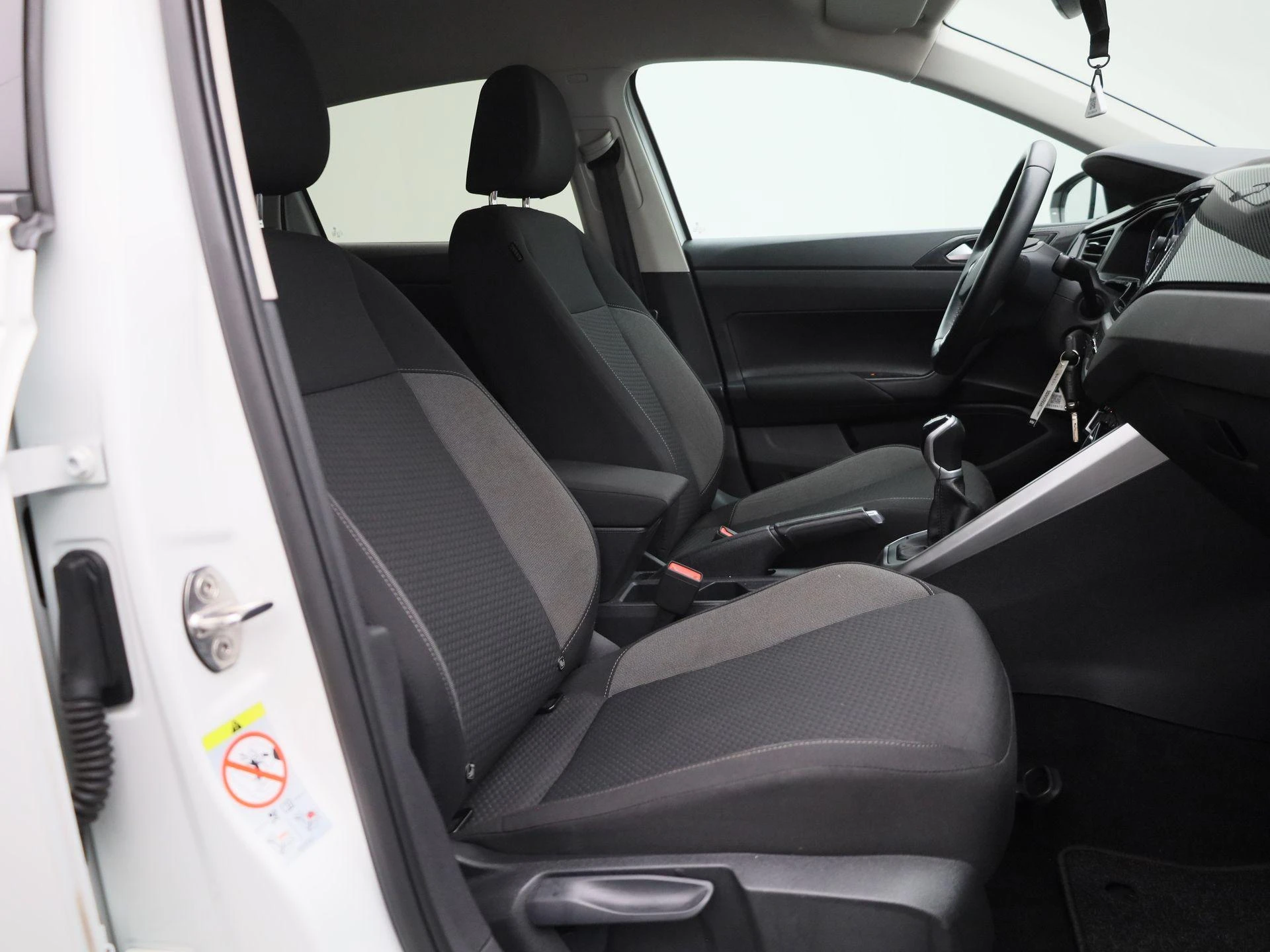 Volkswagen-Polo-image-30