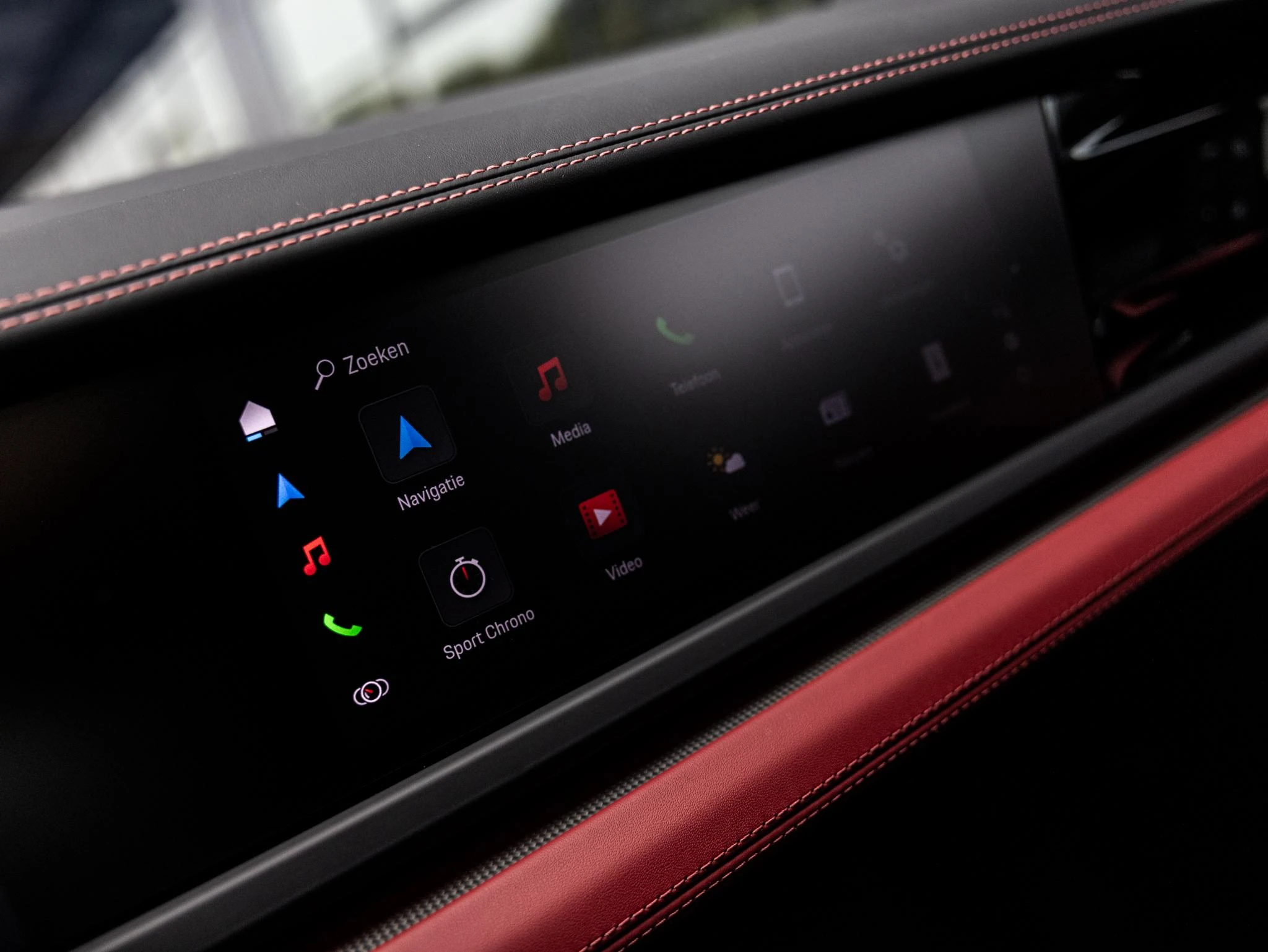 Porsche-Panamera-image-27
