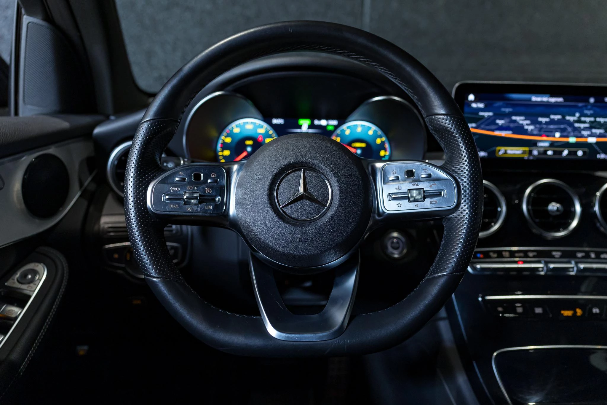 Mercedes-Benz GLC 300d 4MATIC AMG LINE+NIGHTPACK+ILS +NAVI