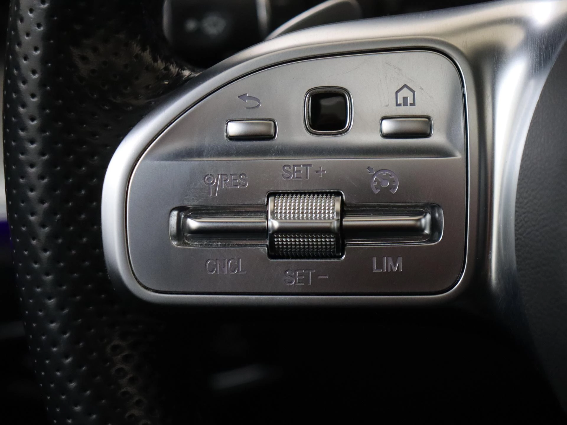 Mercedes-Benz-E-Klasse-image-12