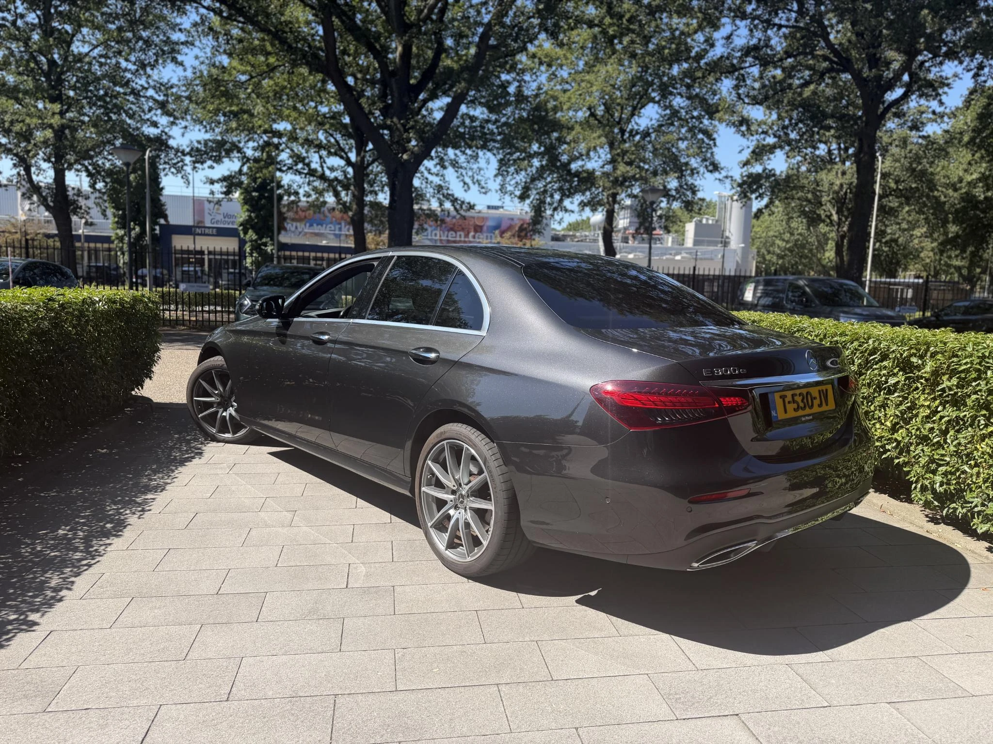 Mercedes-Benz-E-Klasse-image-1
