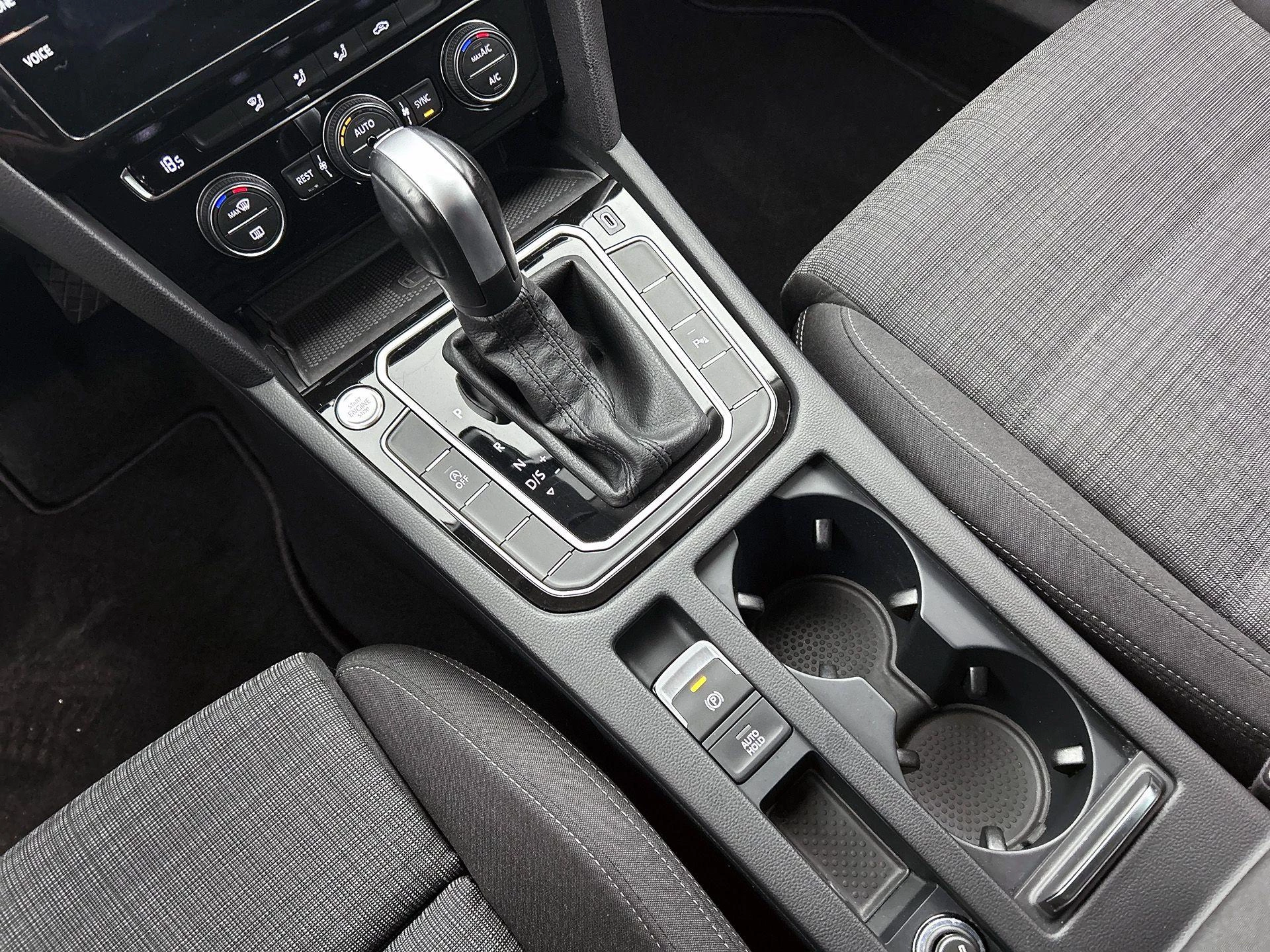 Volkswagen-Passat-image-27