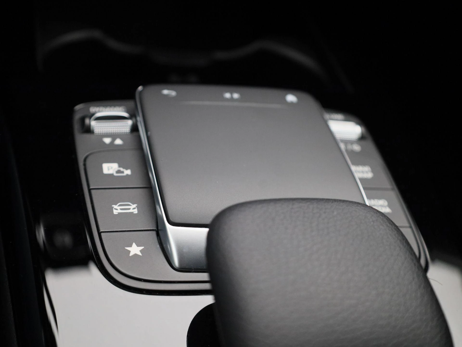 Mercedes-Benz-CLA-image-22