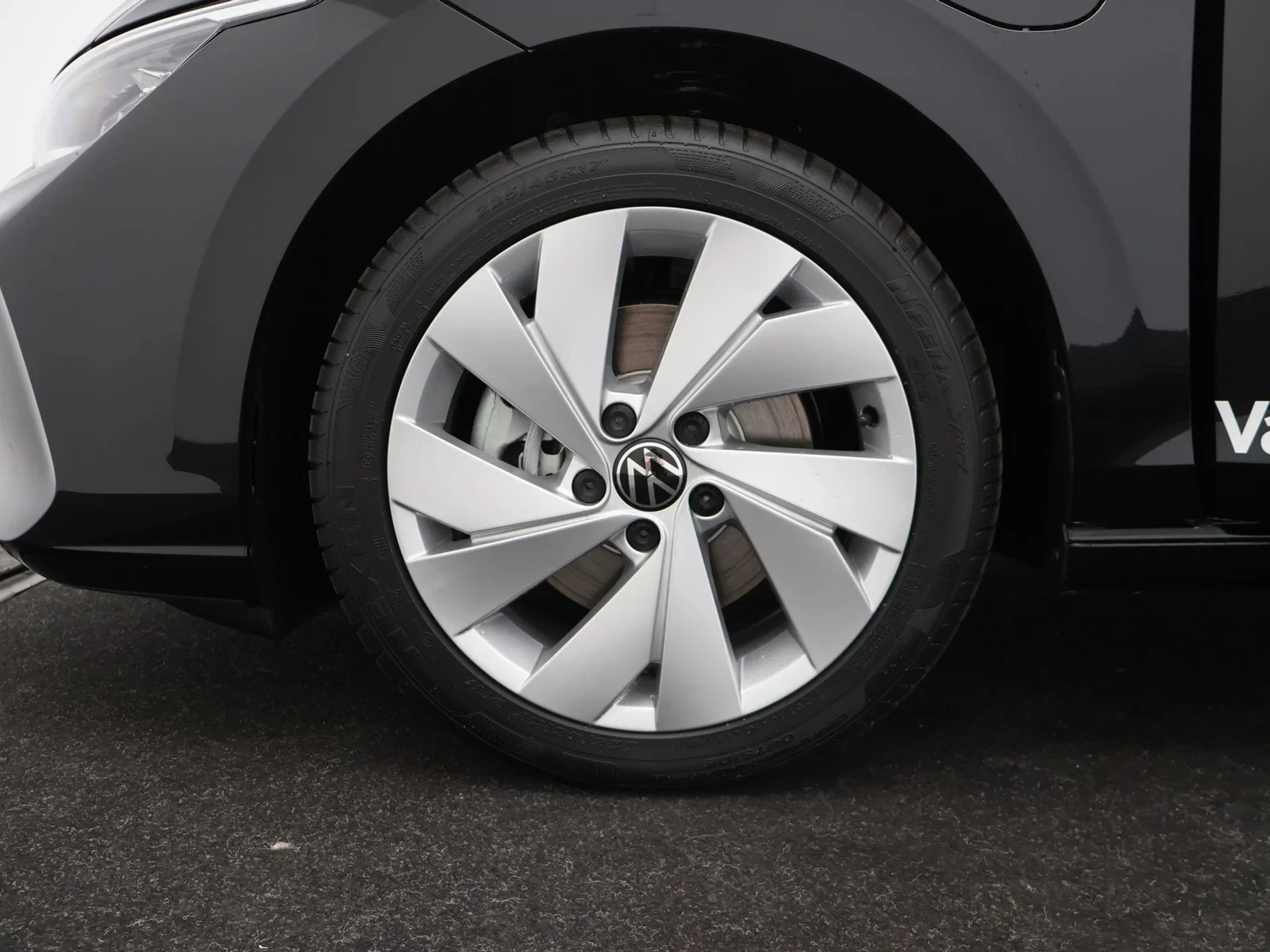 Volkswagen-Golf-image-7