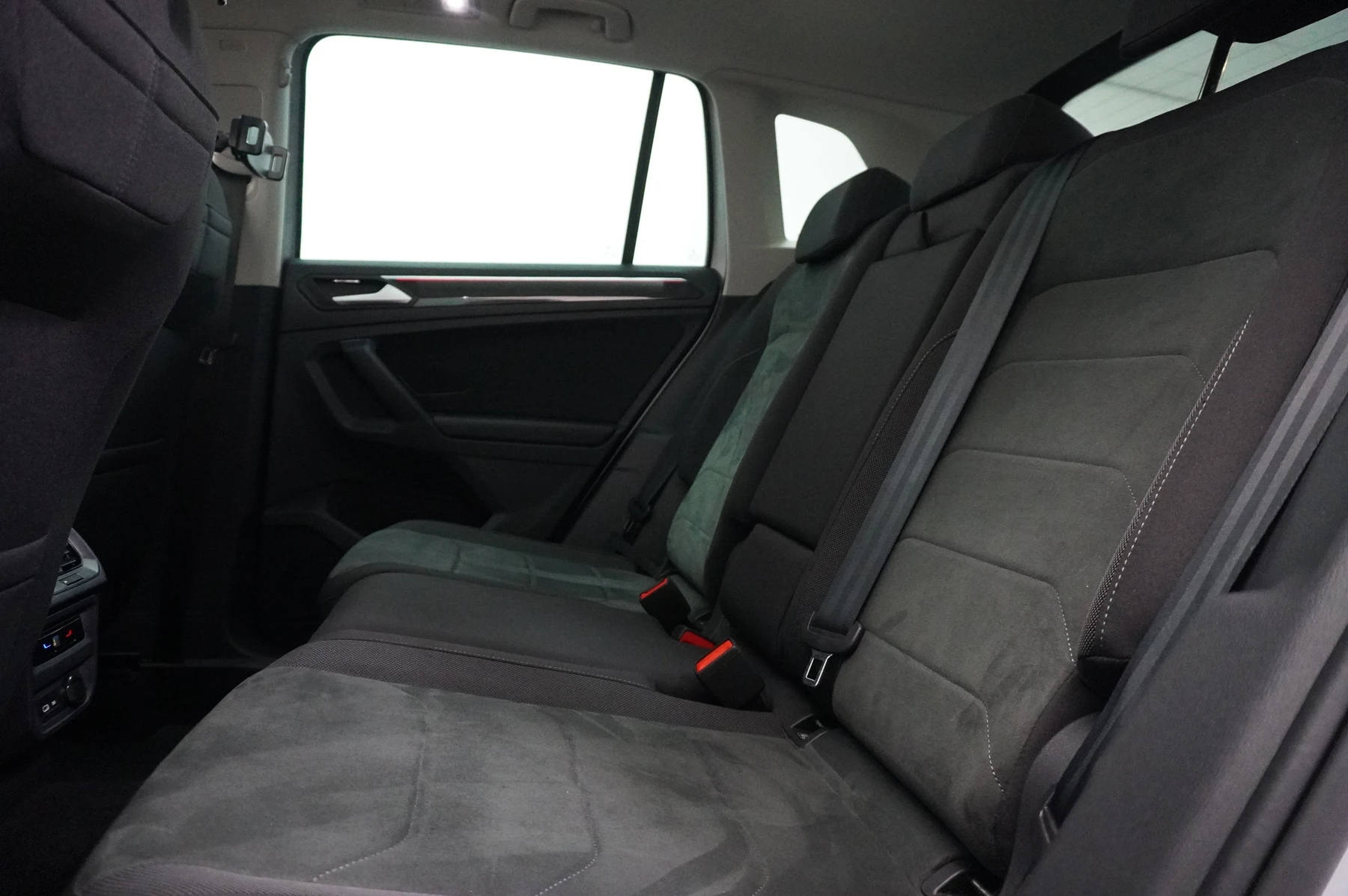 Volkswagen-Tiguan-image-13