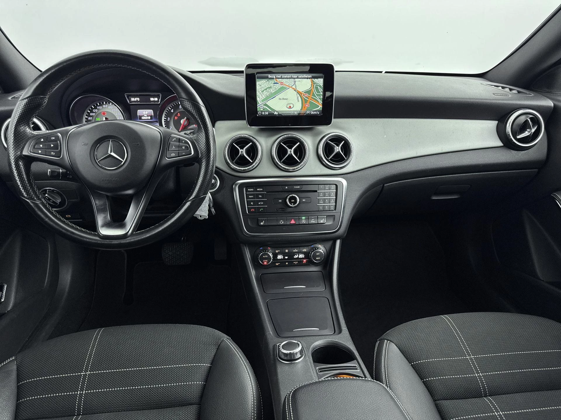 Mercedes-Benz-CLA-image-17